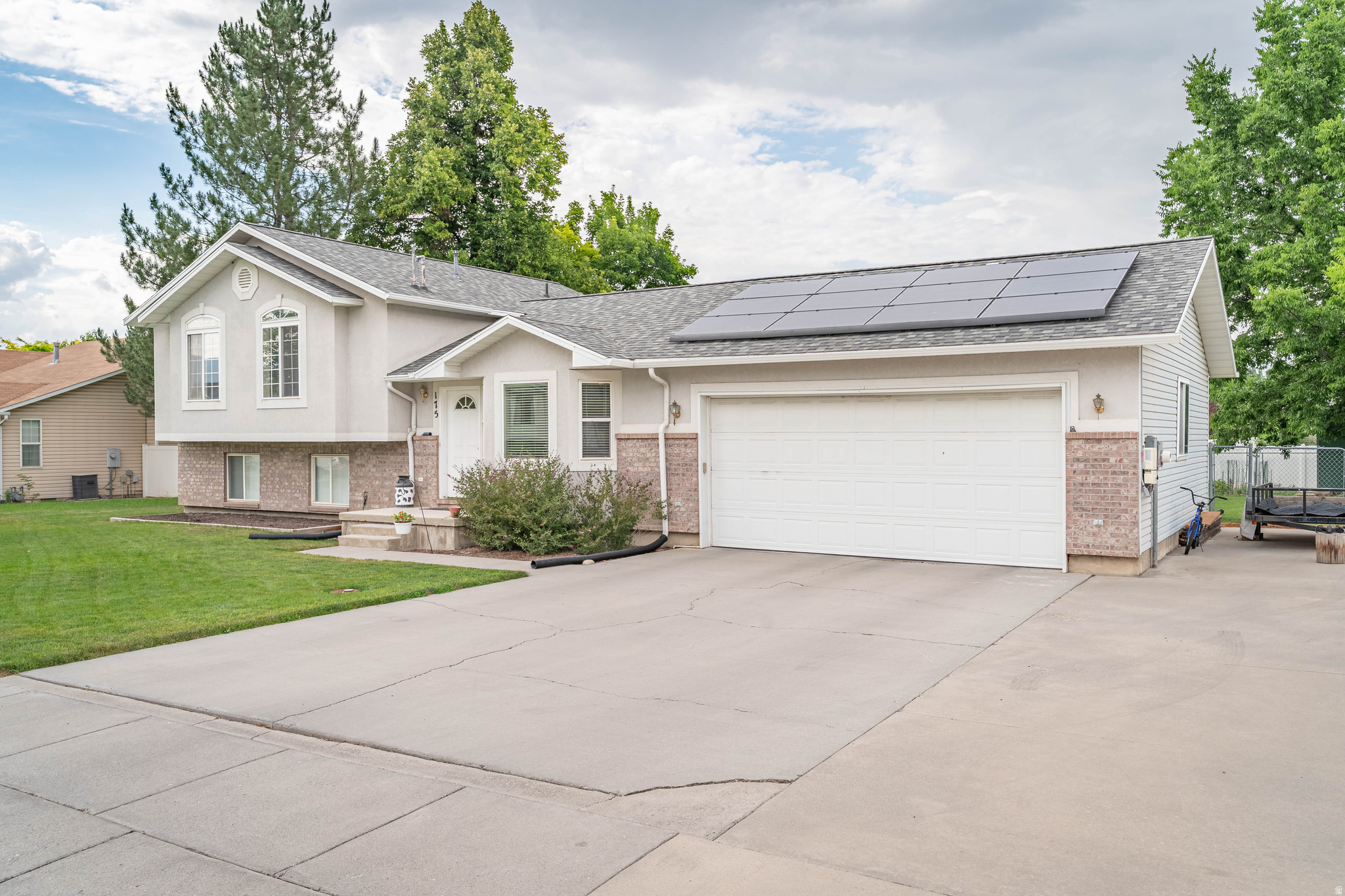 MEADOW BROOK - Residential