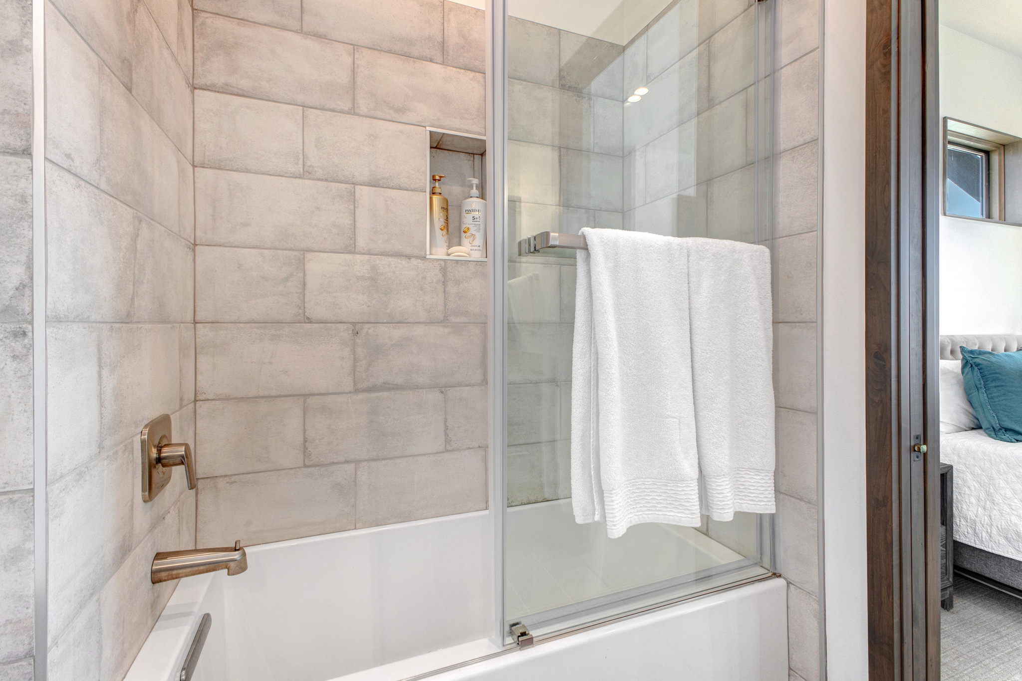RED LEDGES - Residential