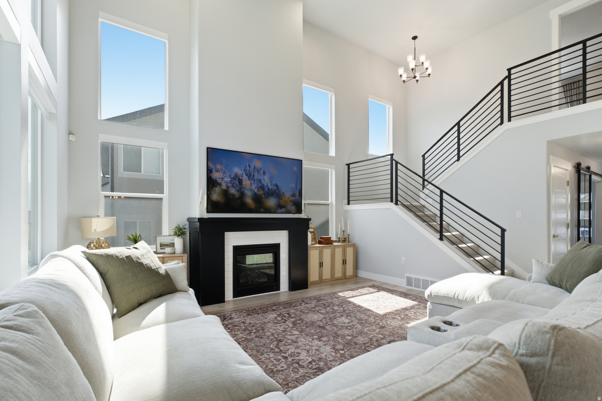 MOUNTAIN RIDGE - Residential