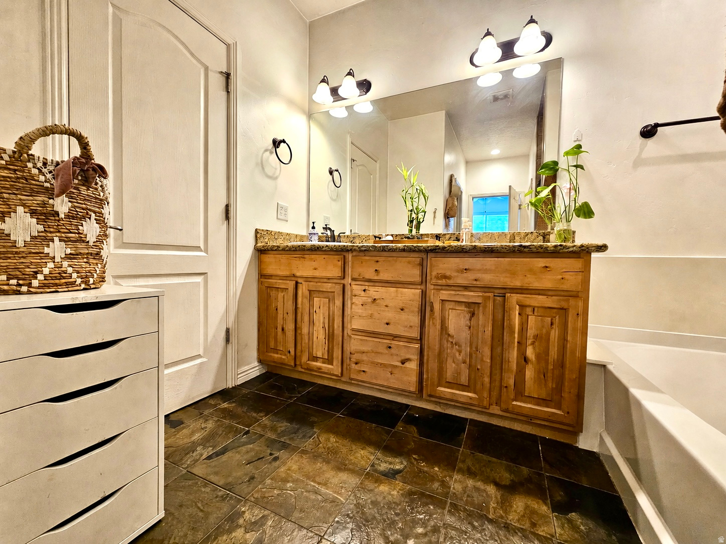 ROCKWELL CONDO - Residential
