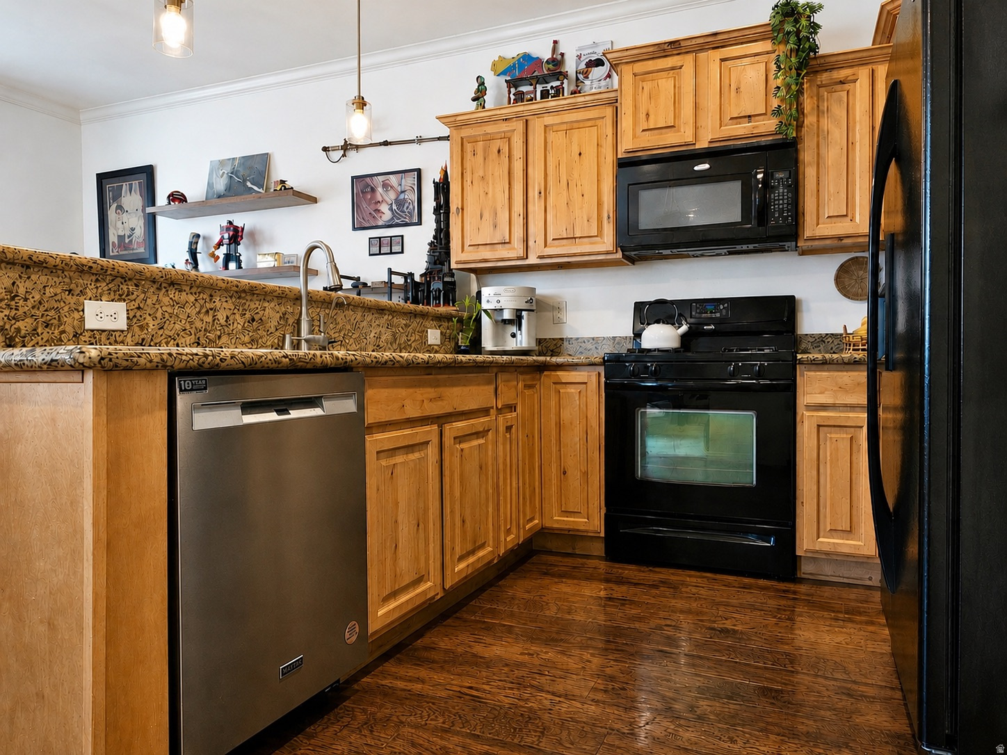 ROCKWELL CONDO - Residential