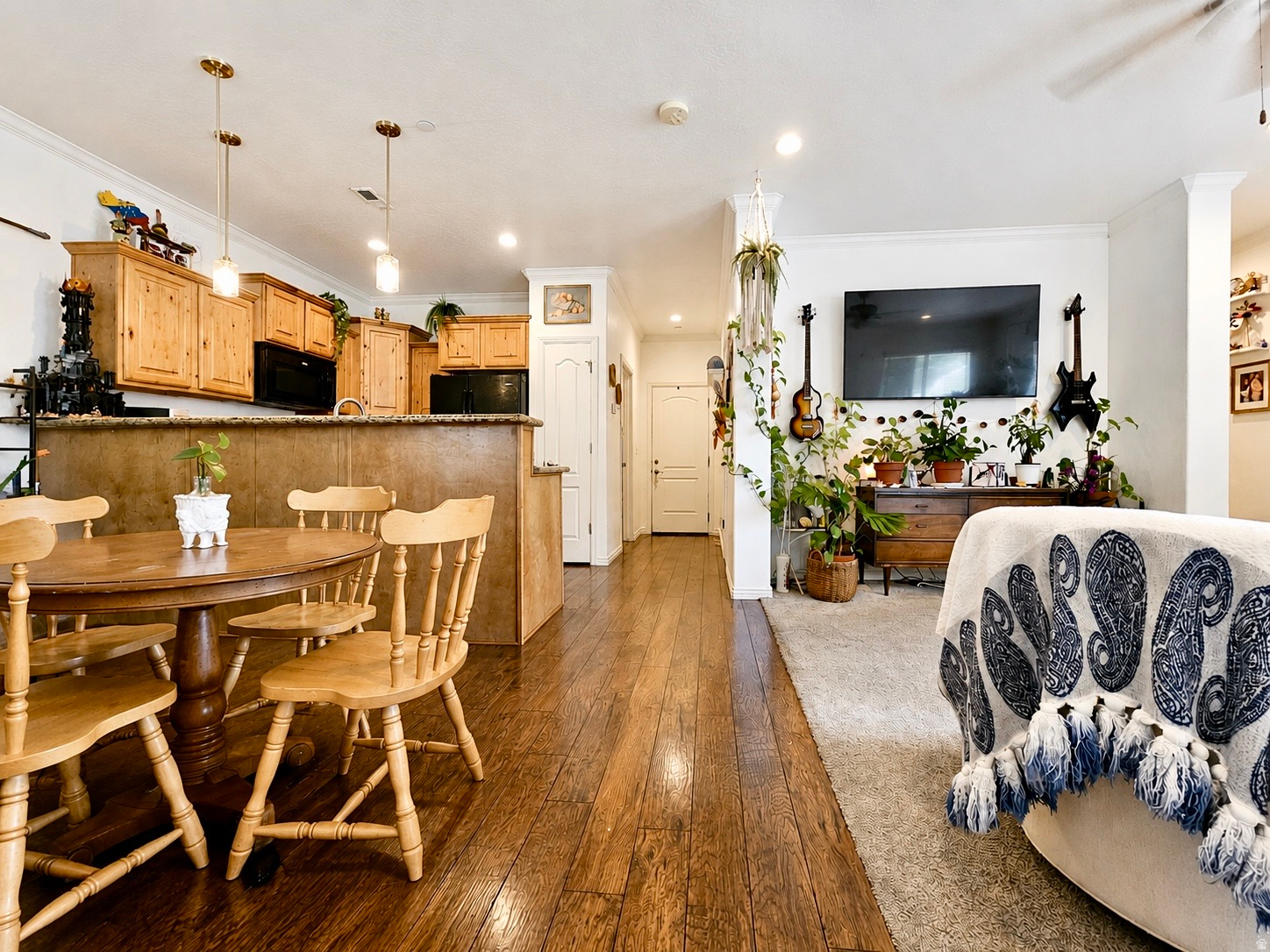 ROCKWELL CONDO - Residential