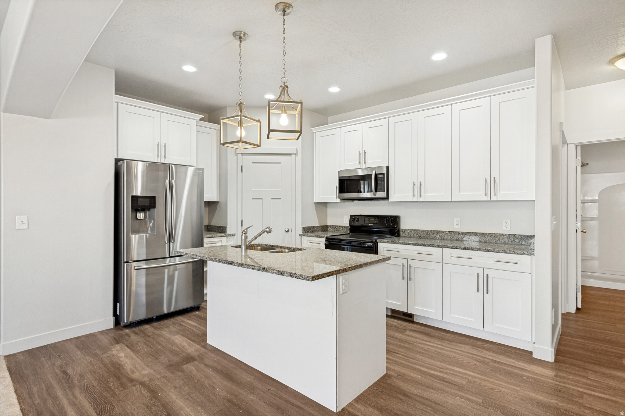 EDGEWATER - Residential