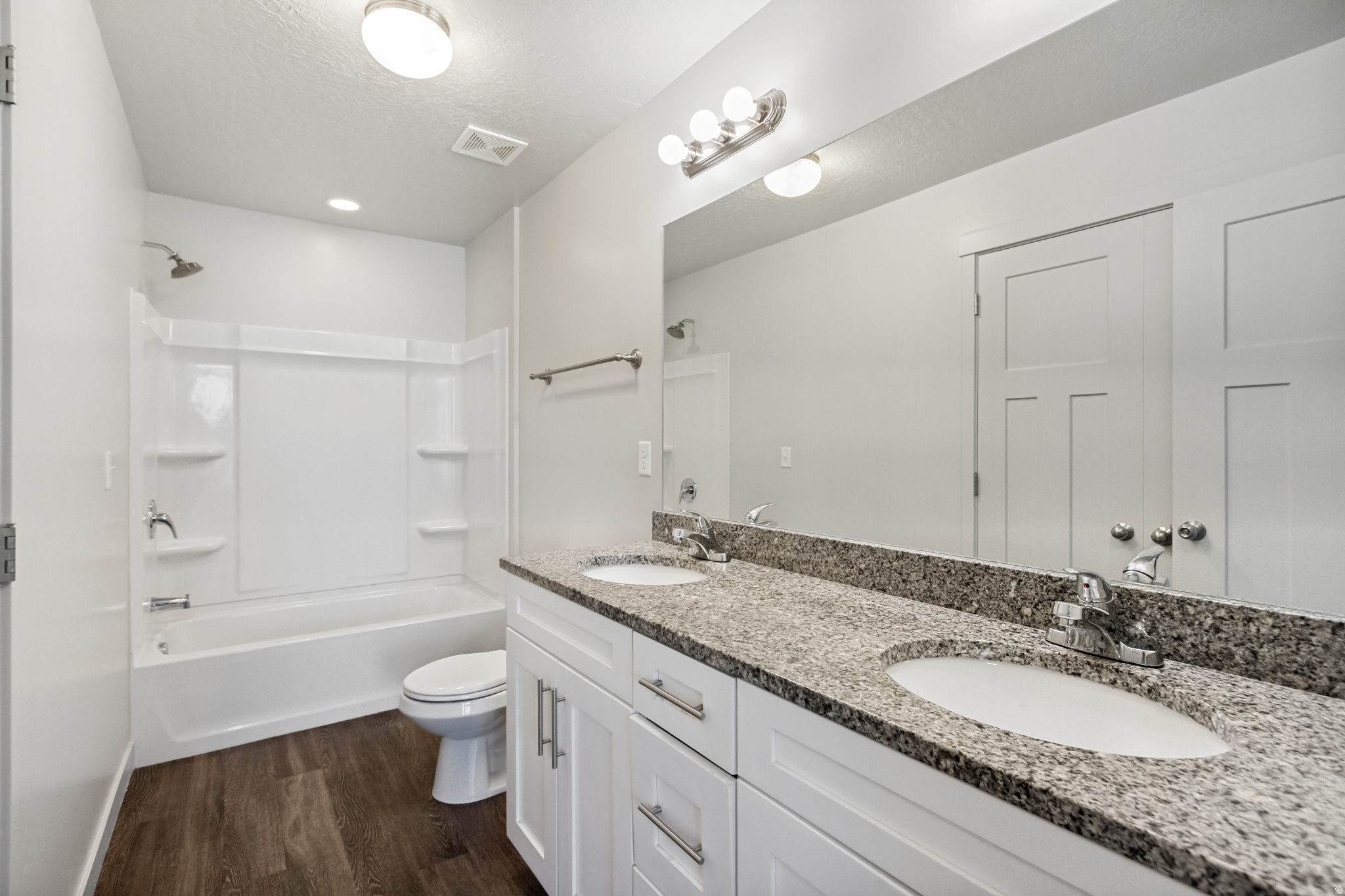 EDGEWATER - Residential