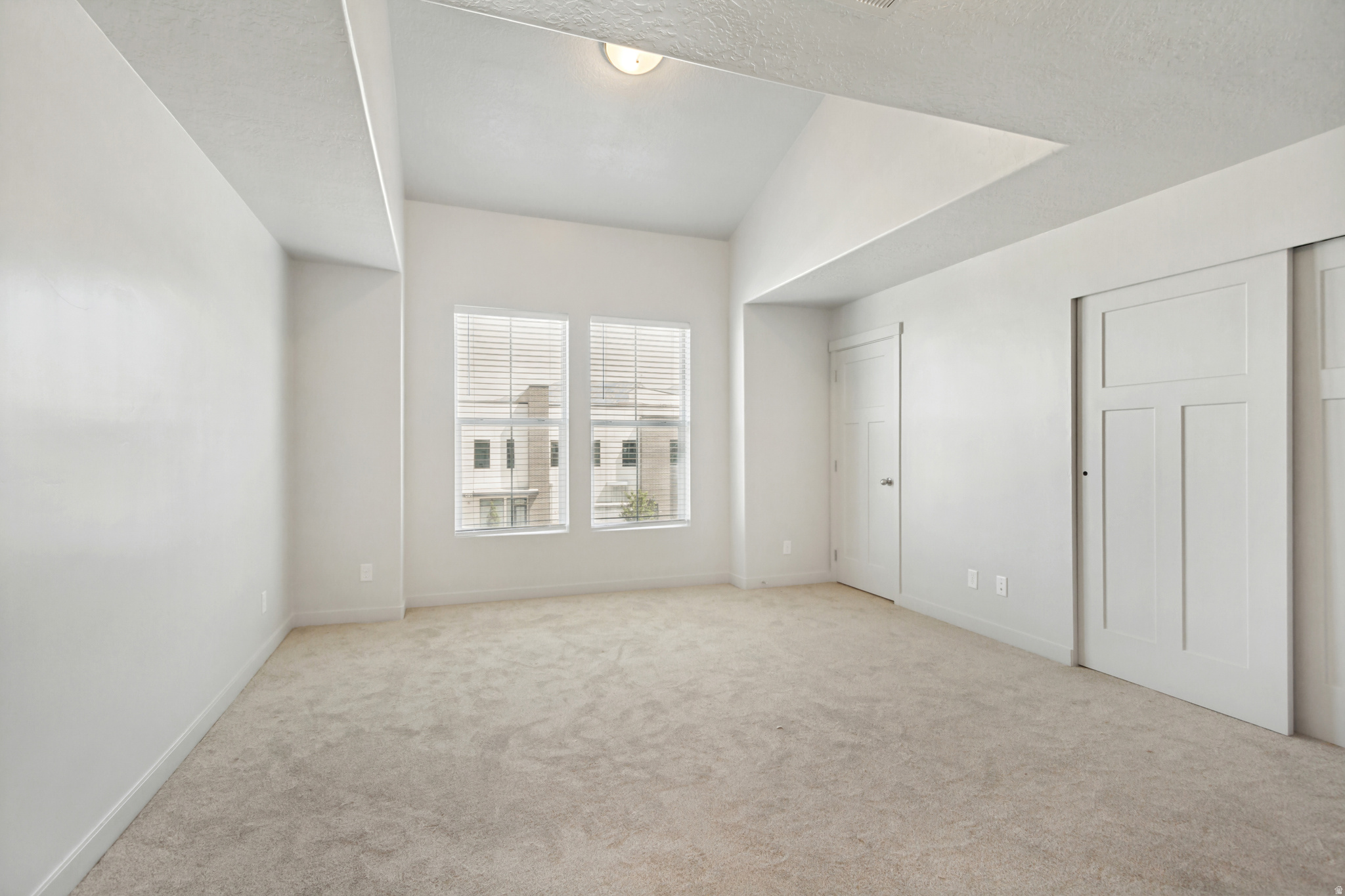 EDGEWATER - Residential