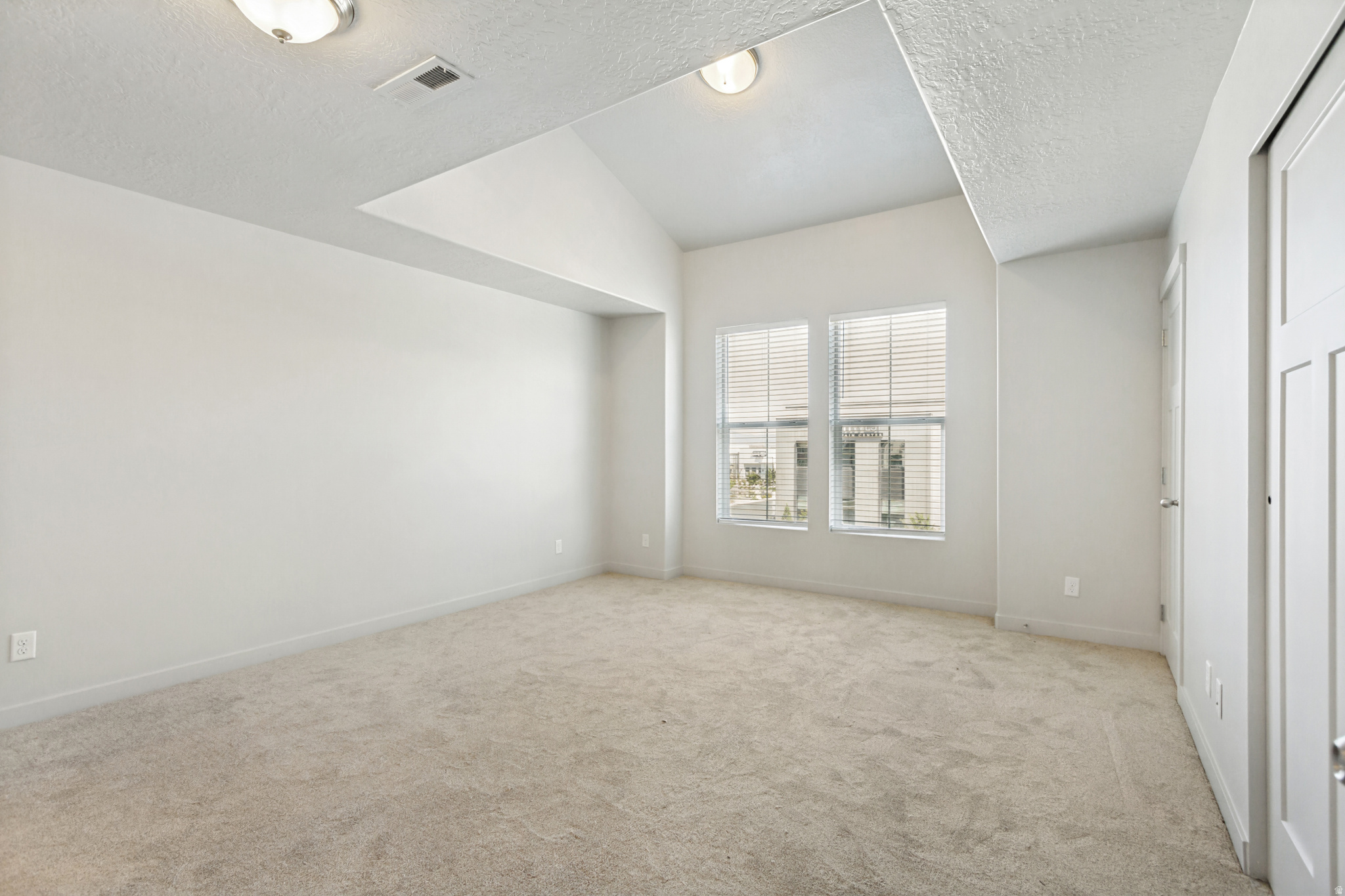 EDGEWATER - Residential