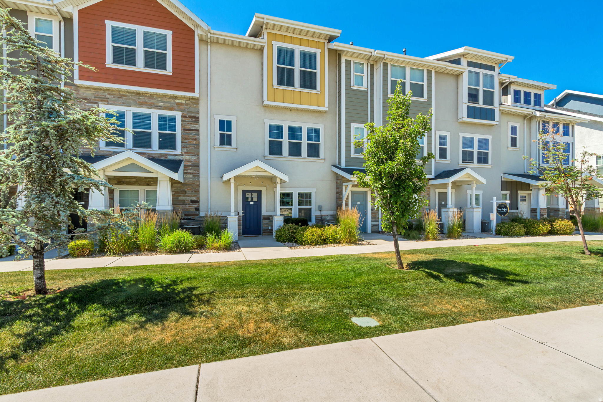 EDGEWATER - Residential