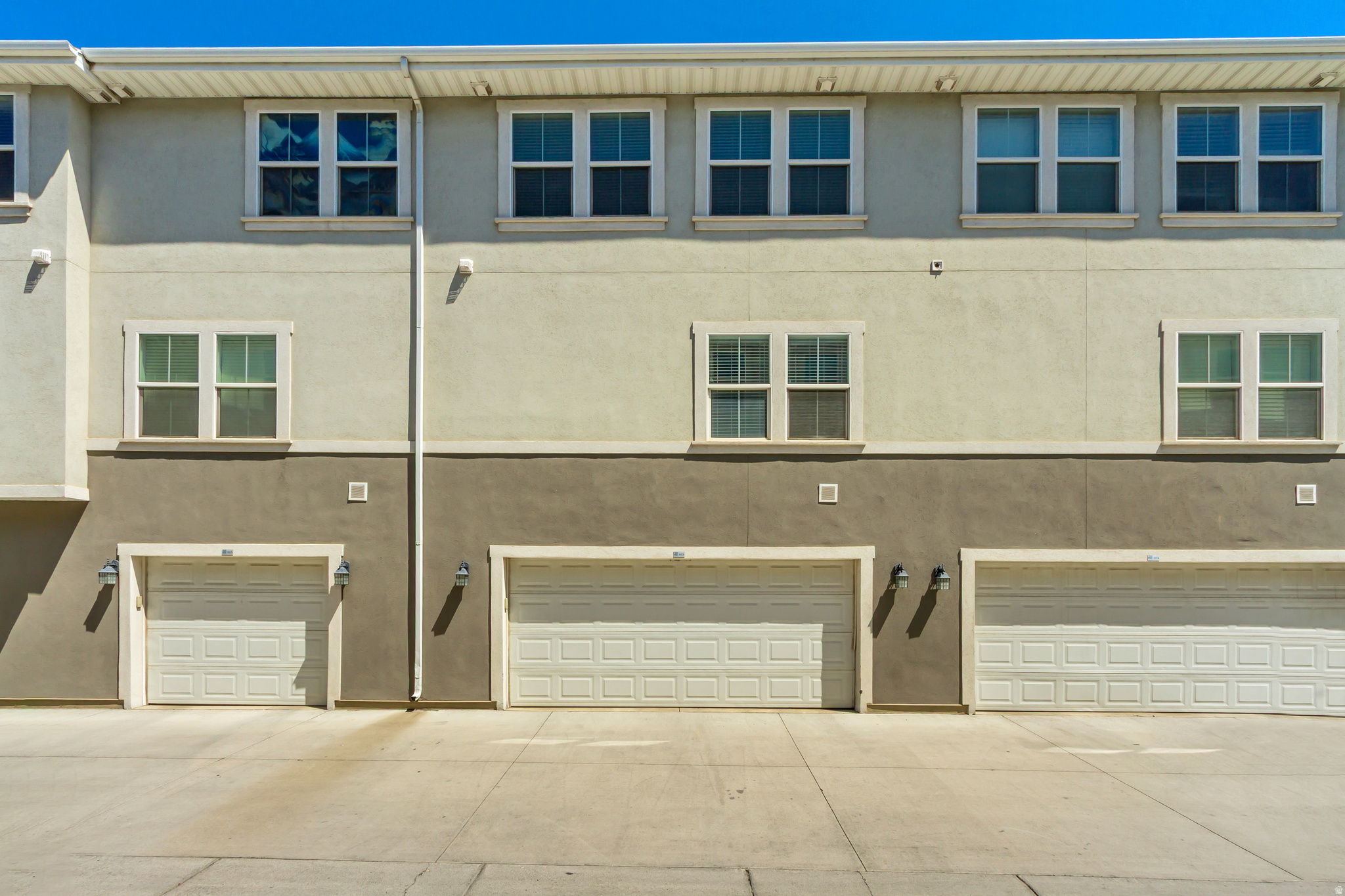 EDGEWATER - Residential