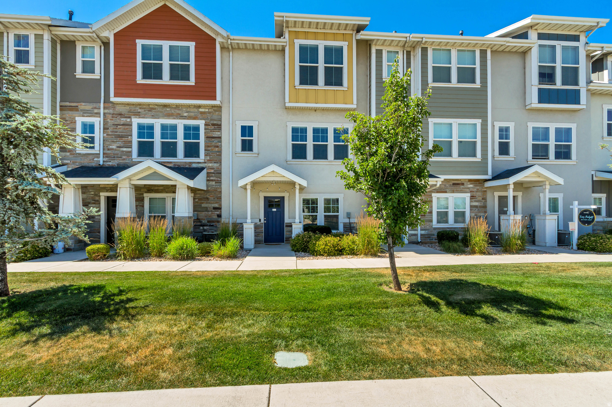 EDGEWATER - Residential