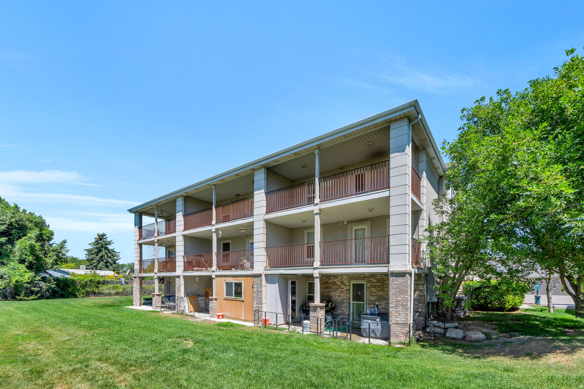 PENNYLANE CONDO - Residential