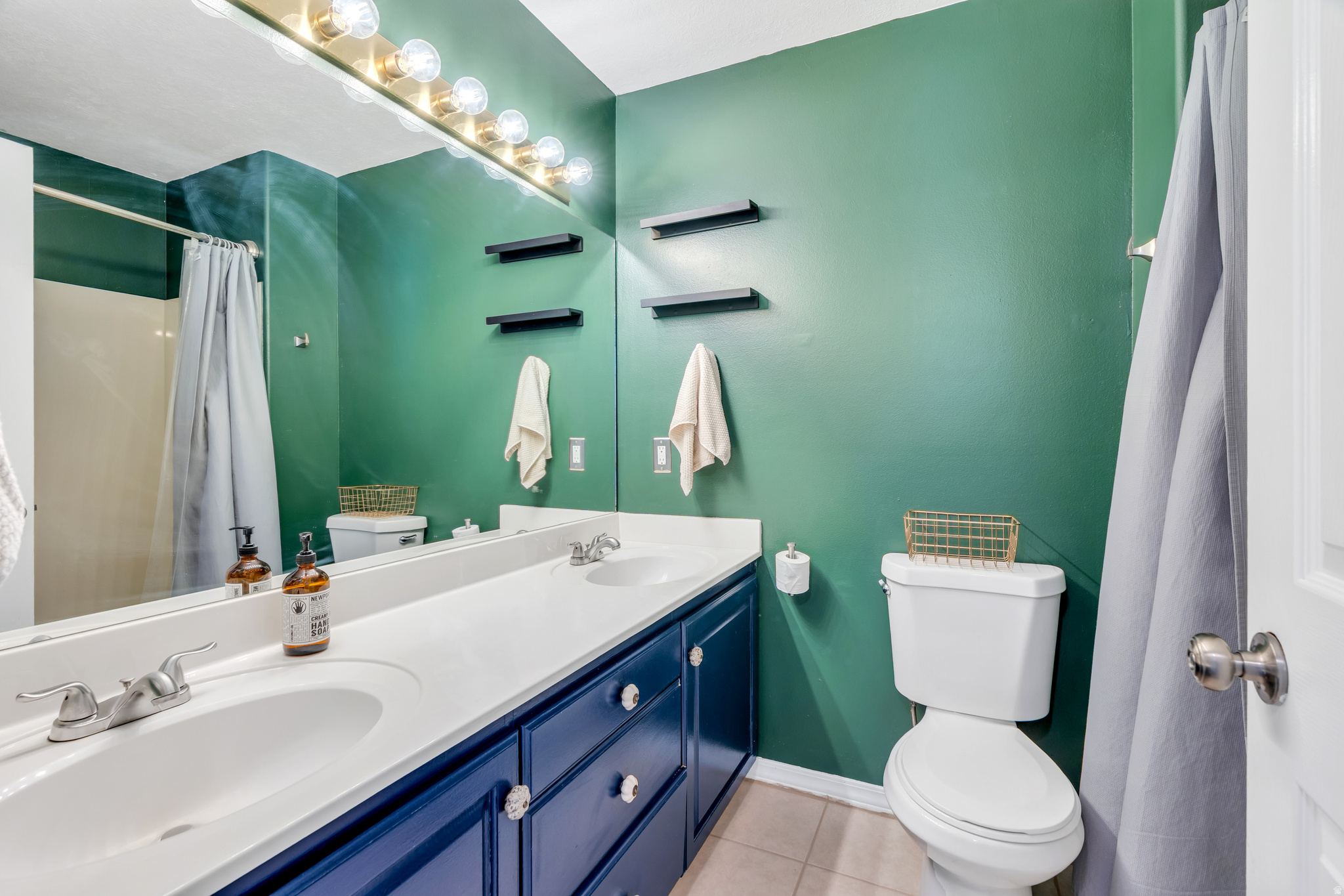 PENNYLANE CONDO - Residential