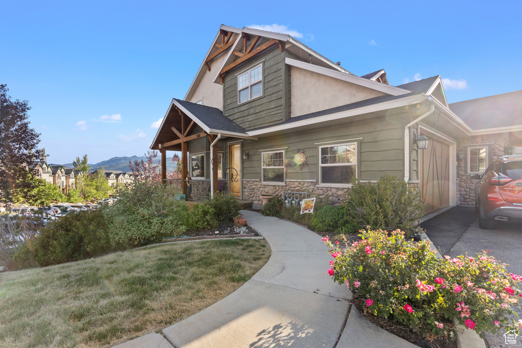 THE CASCADES - Residential