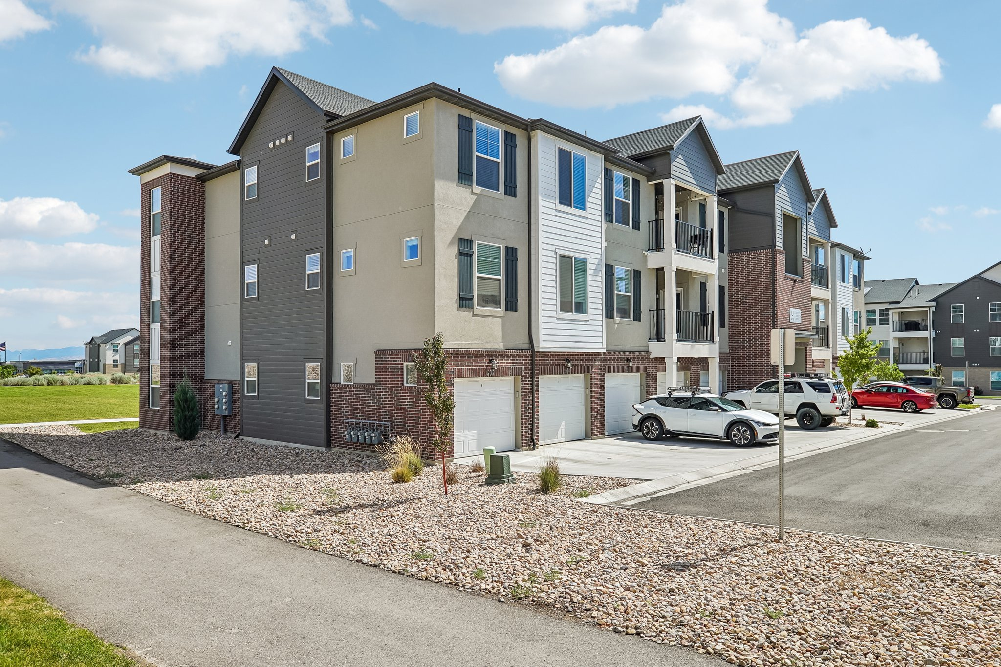 MOUNTAIN RIDGE - Residential