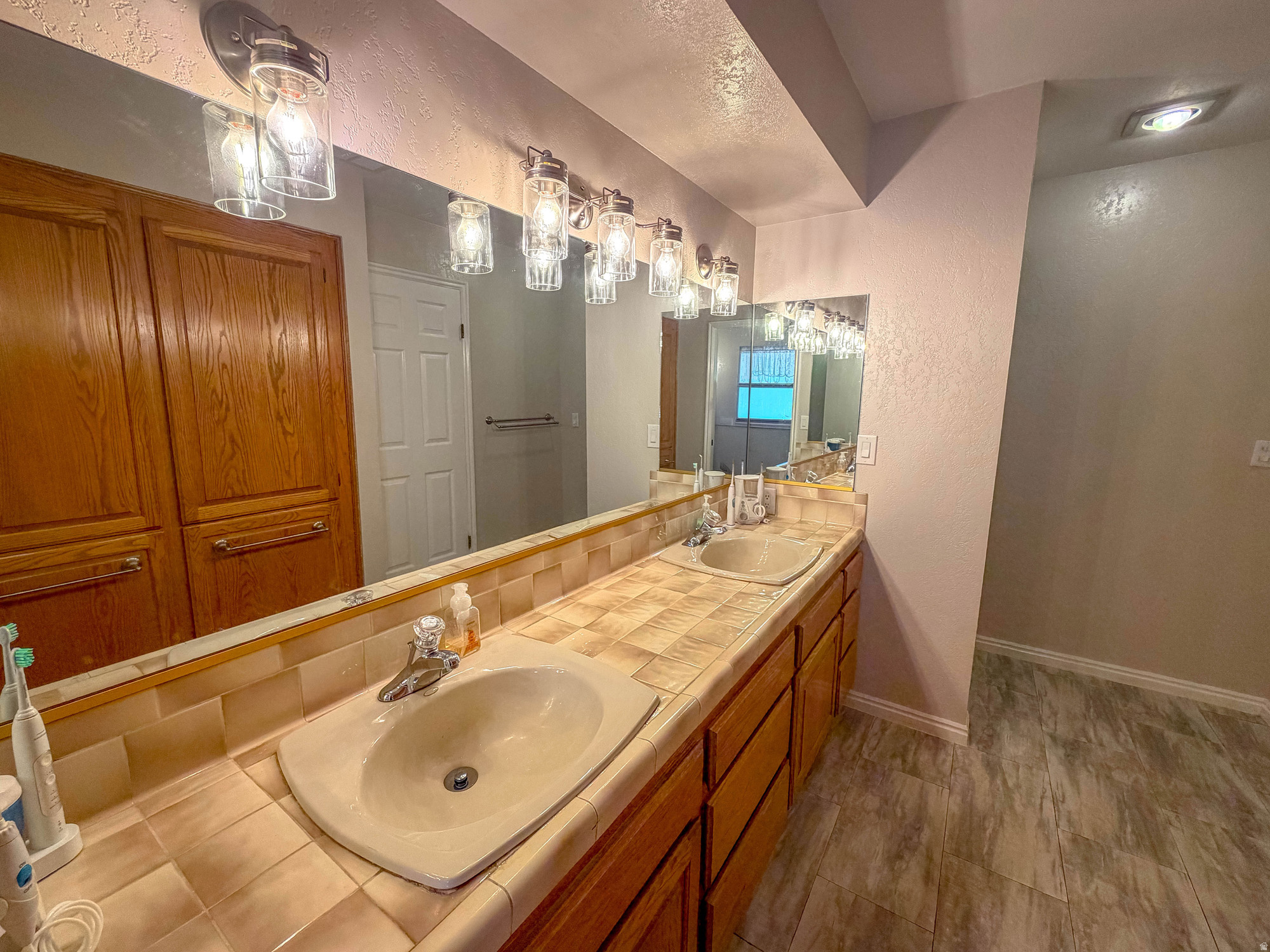BLOOMINGTON HILLS - Residential