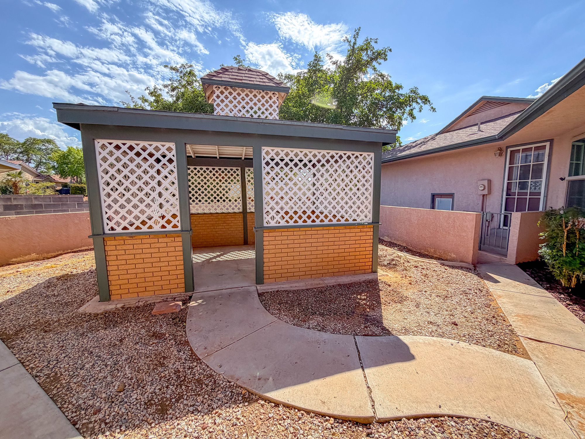 BLOOMINGTON HILLS - Residential