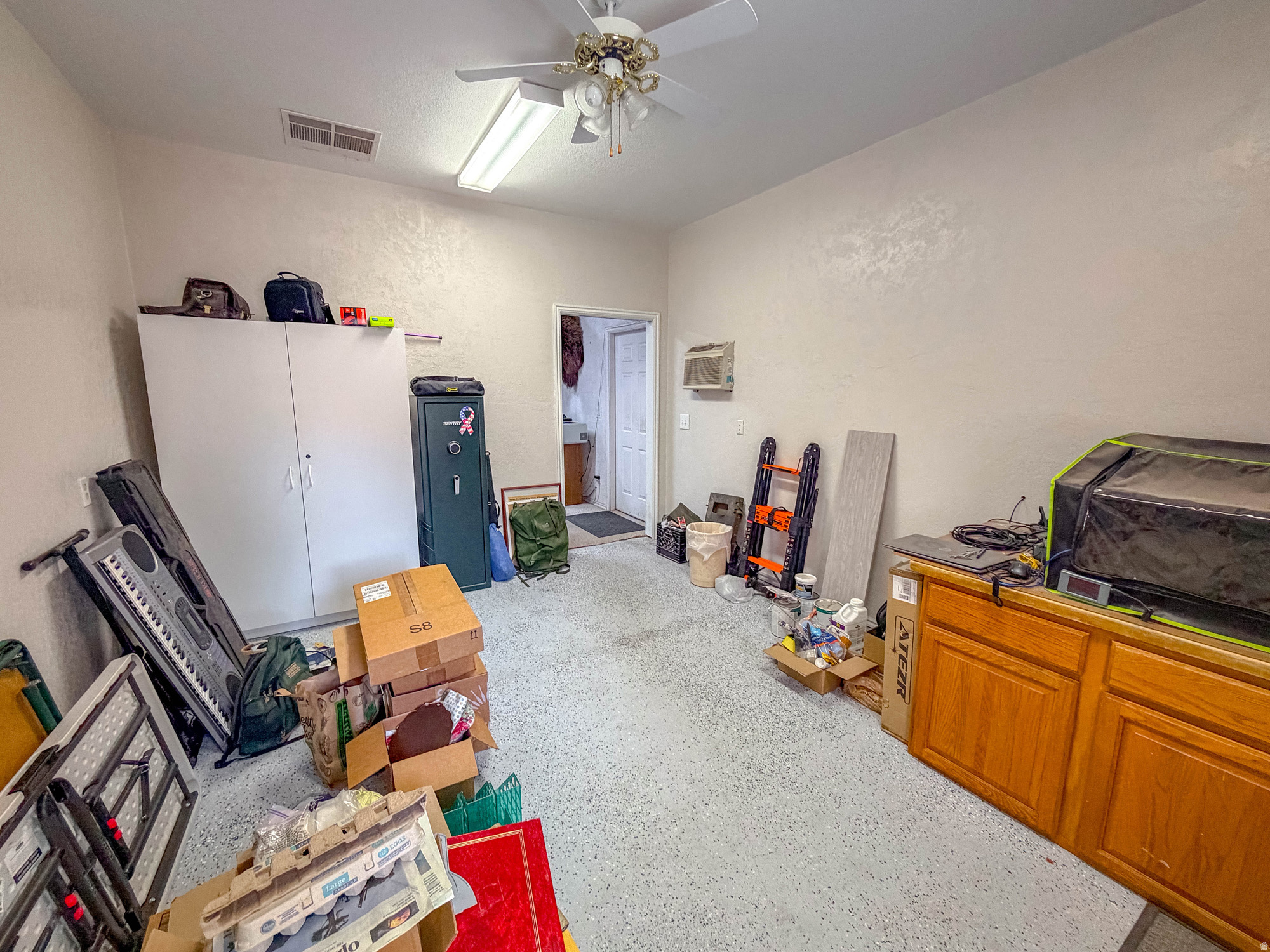 BLOOMINGTON HILLS - Residential