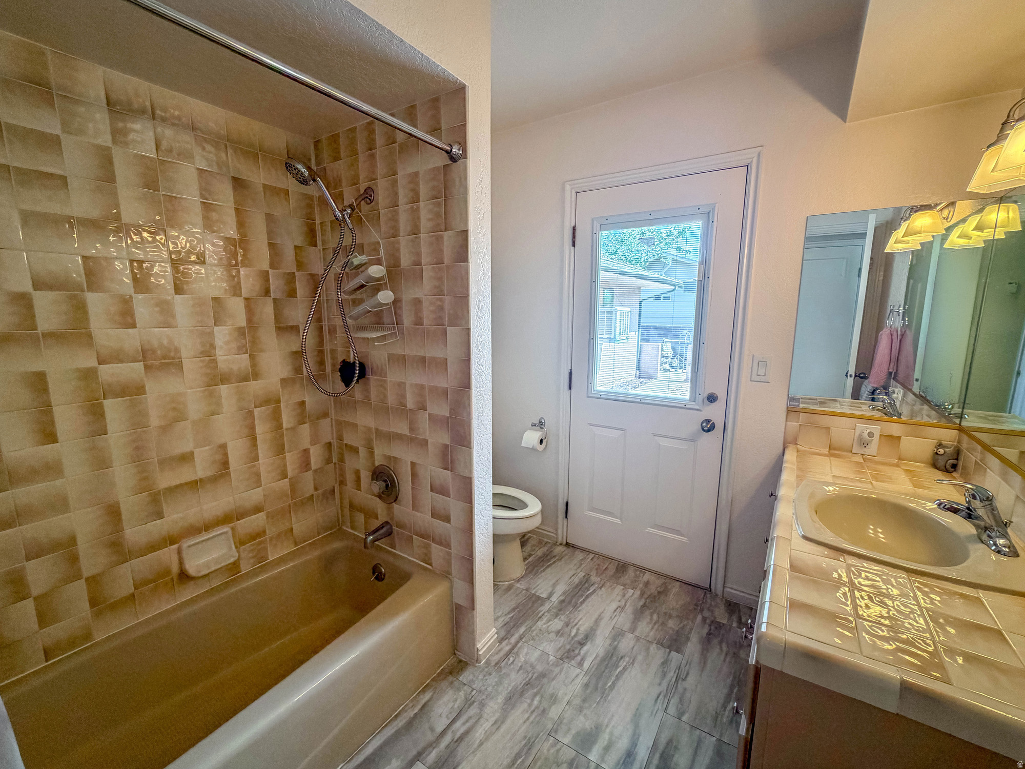 BLOOMINGTON HILLS - Residential