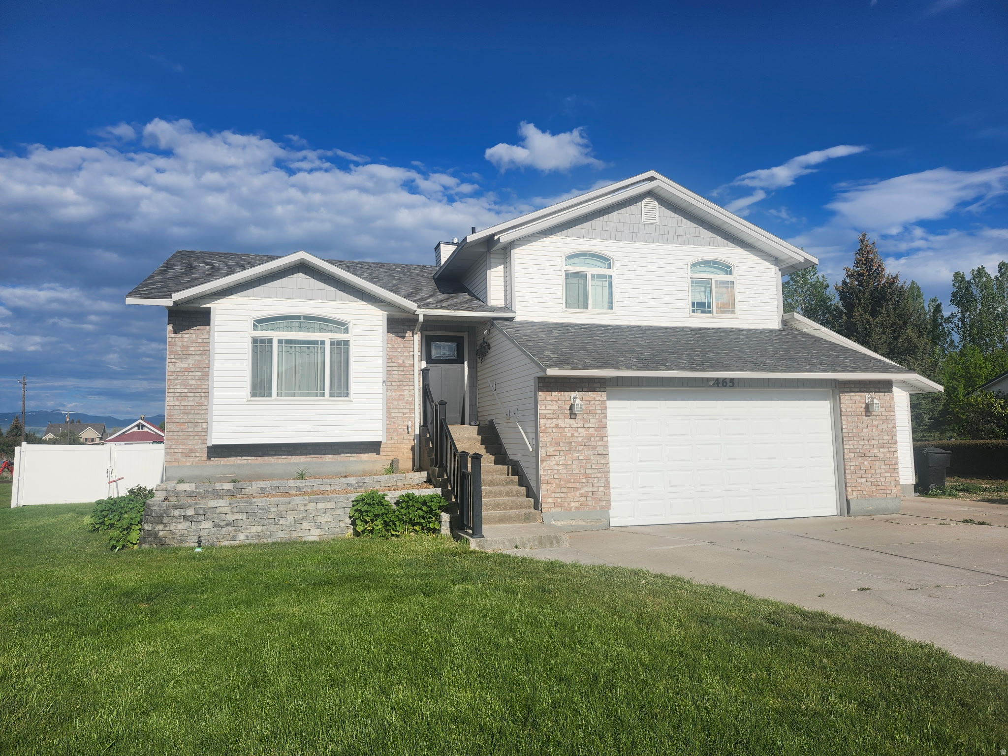 Just what you have been looking for in Bear Lake County.  Beautiful home with updated paint, bathrooms and much more in this 5 bedroom 3 bath house.  Call to see it today.