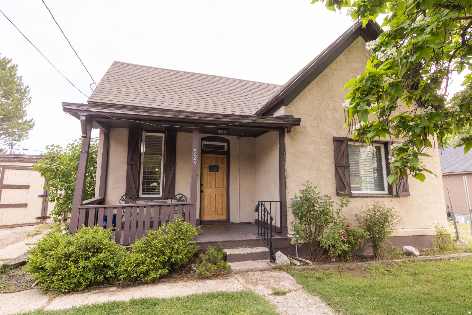 Move-in ready 2-bedroom, 2-bath home with a bright, functional layout and comfortable living spaces. Spacious bedrooms, ample storage, and a convenient location near shopping, dining, and local amenities.