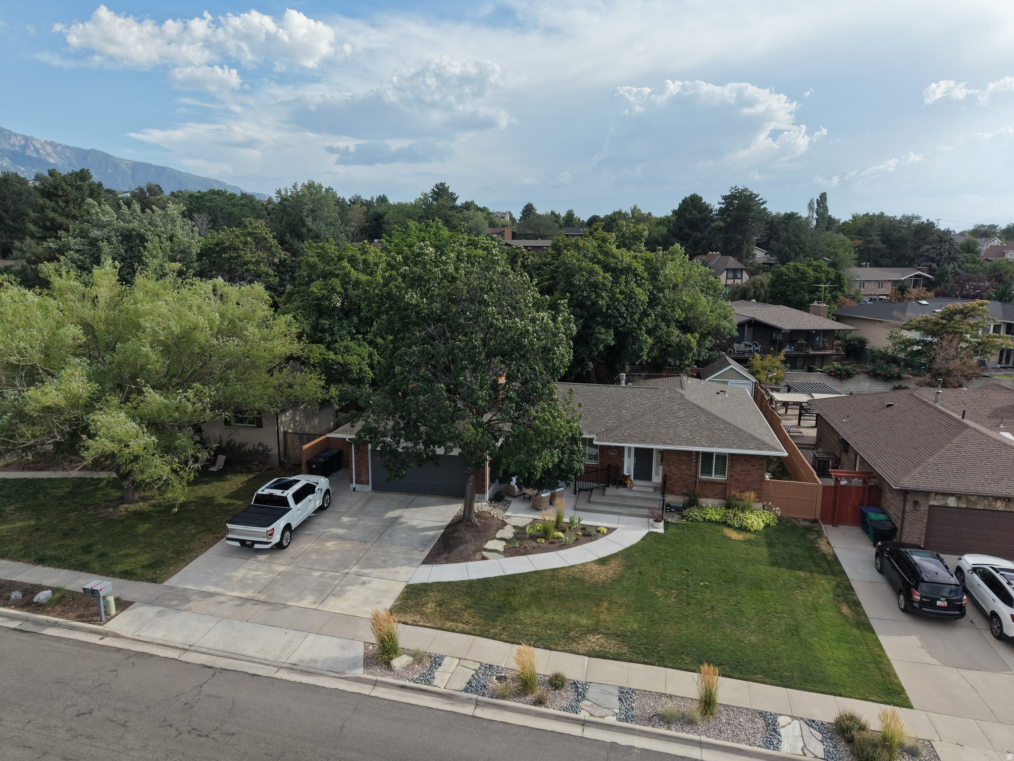 SOMERSET ESTATES - Residential