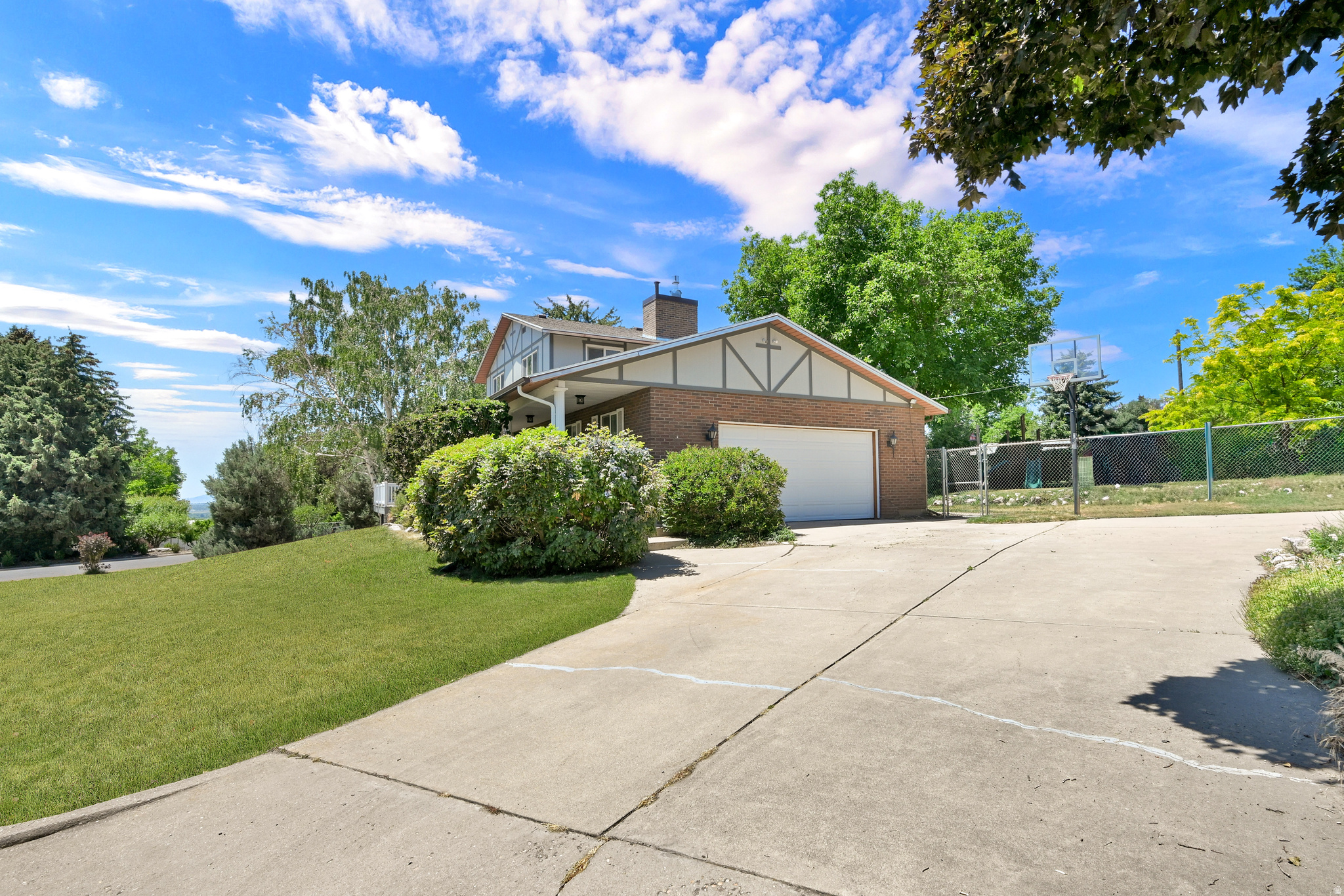 WESTWOOD MANOR - Residential