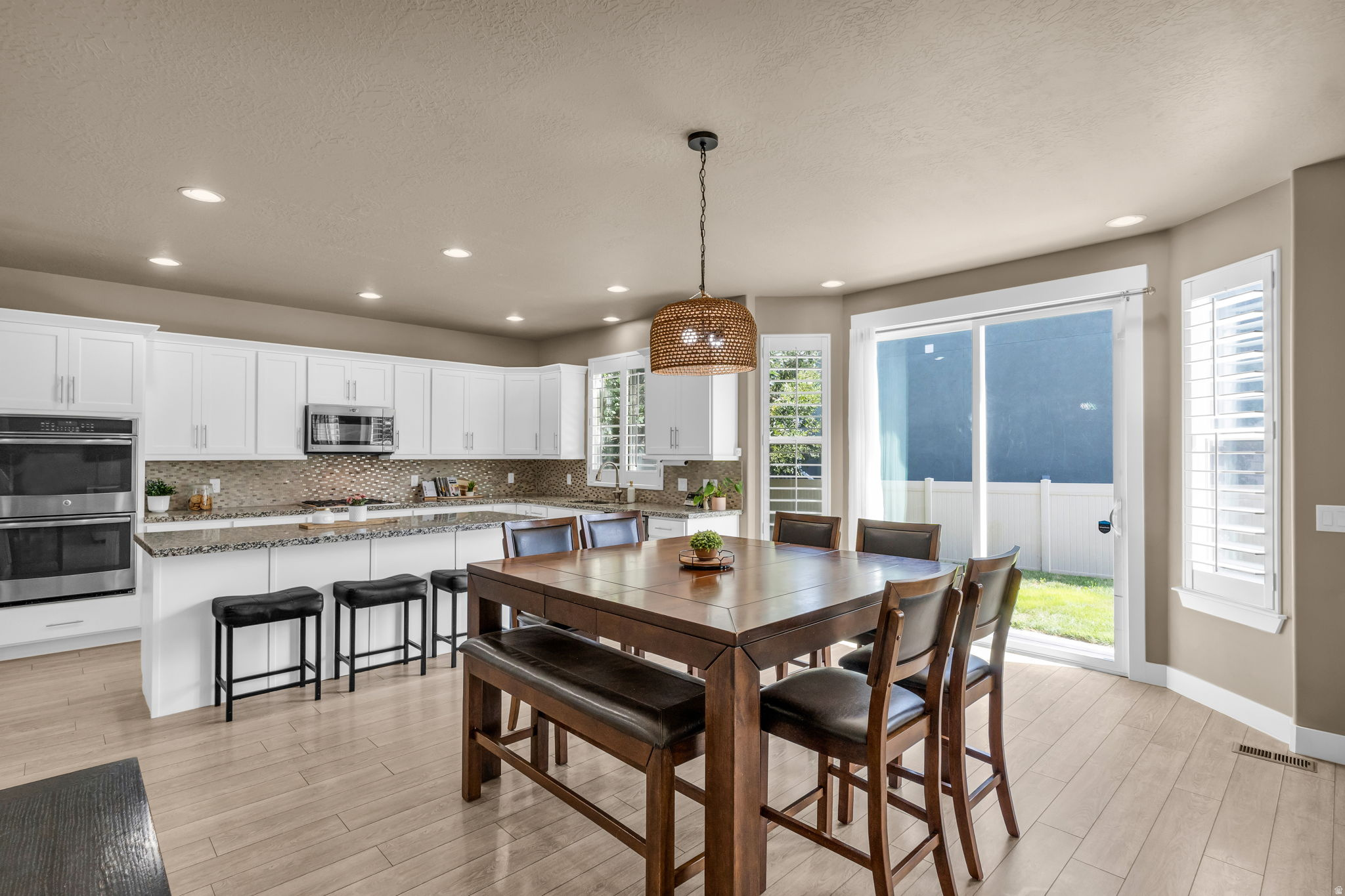 HIGH POINTE - Residential