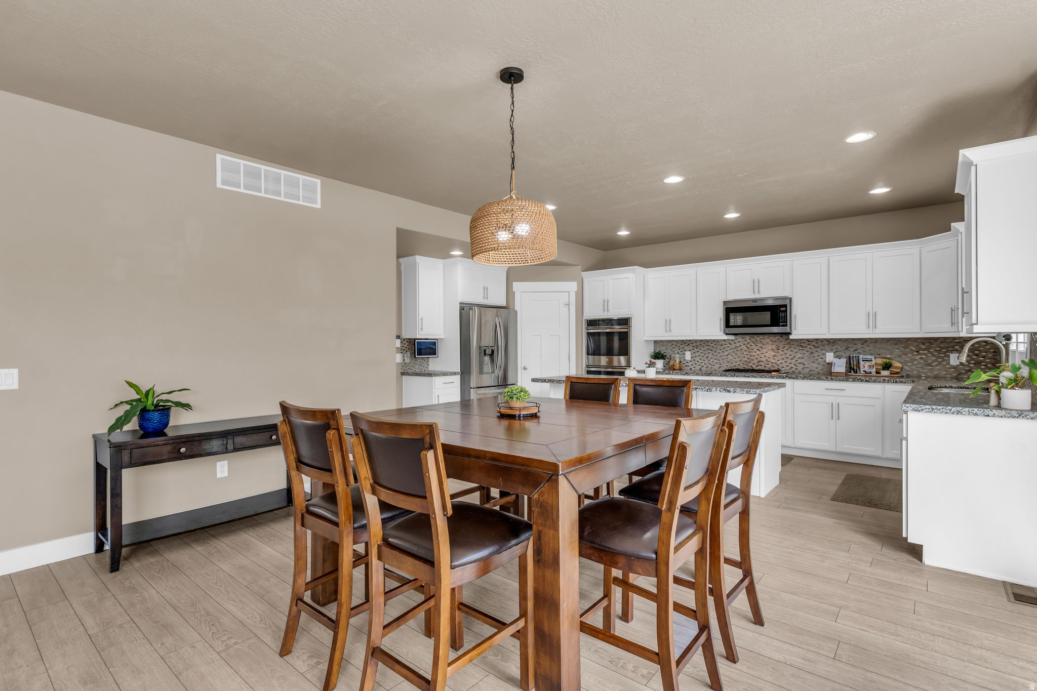 HIGH POINTE - Residential