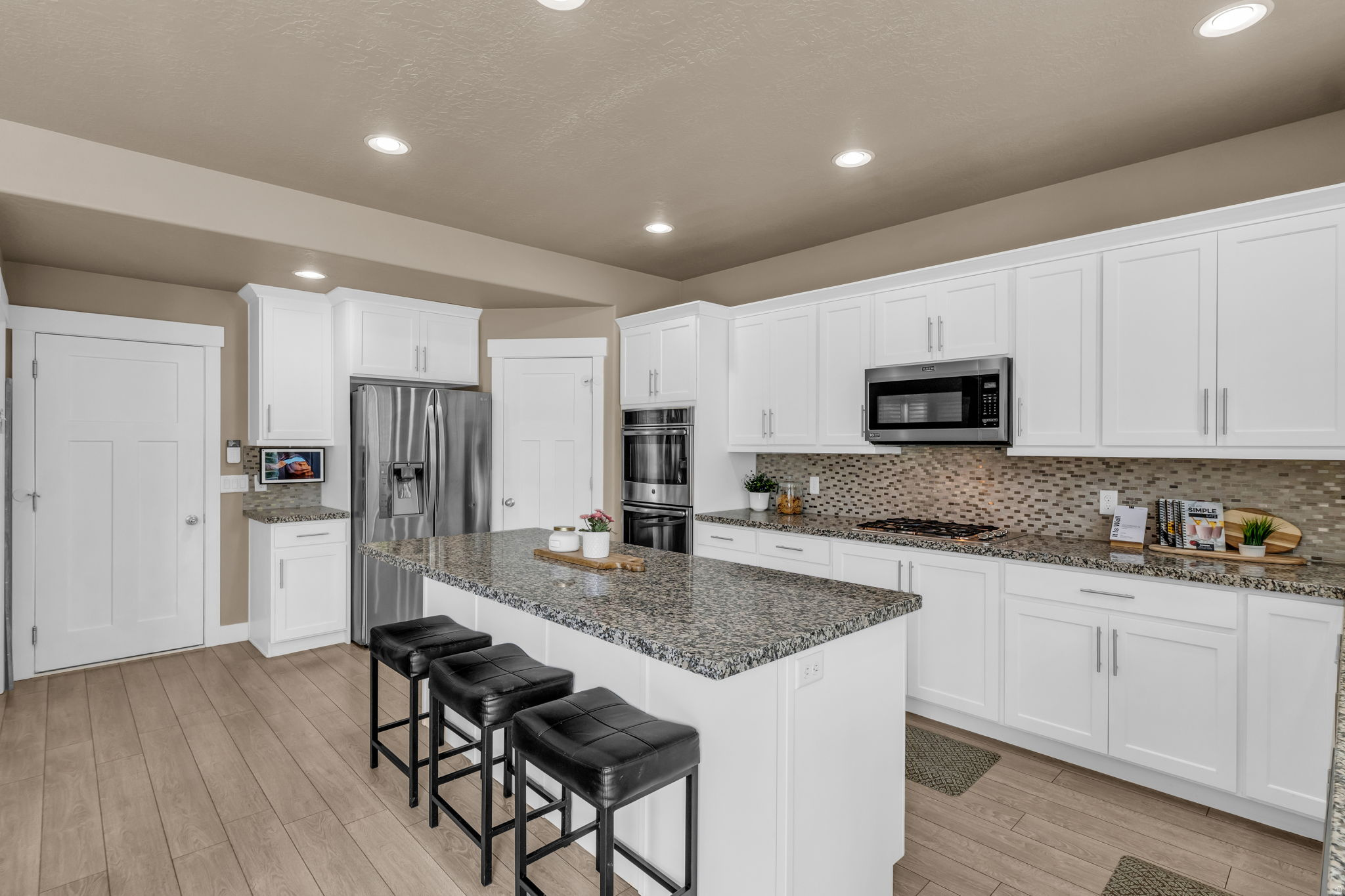 HIGH POINTE - Residential