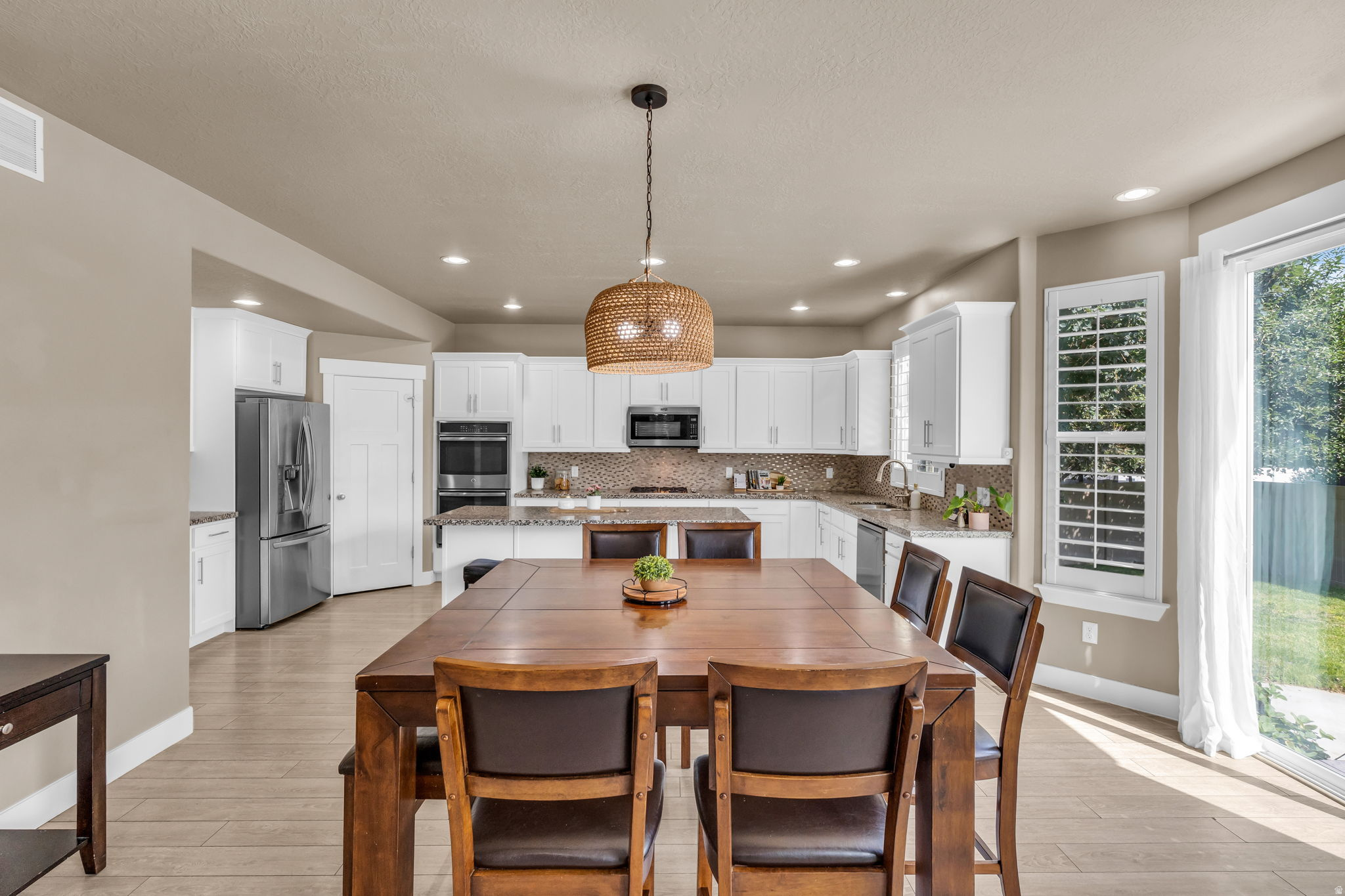 HIGH POINTE - Residential