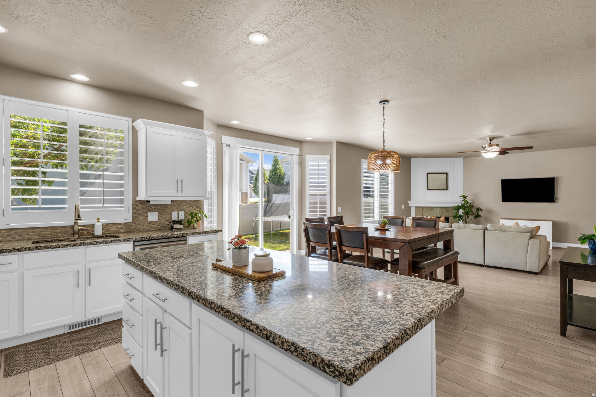 HIGH POINTE - Residential