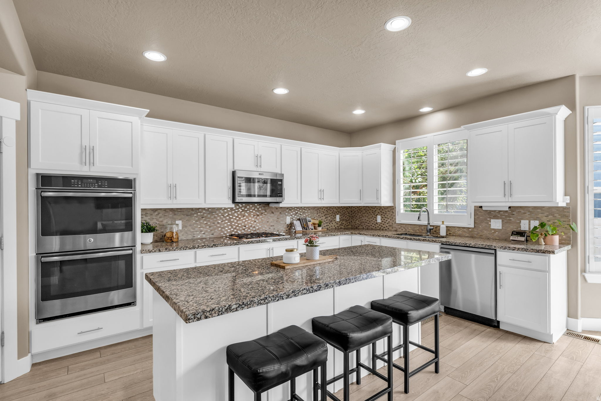 HIGH POINTE - Residential