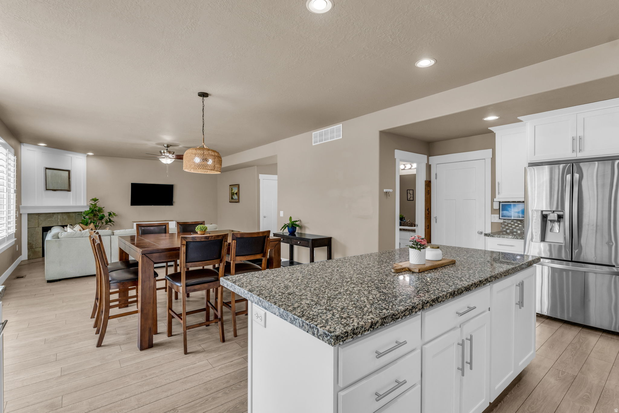 HIGH POINTE - Residential