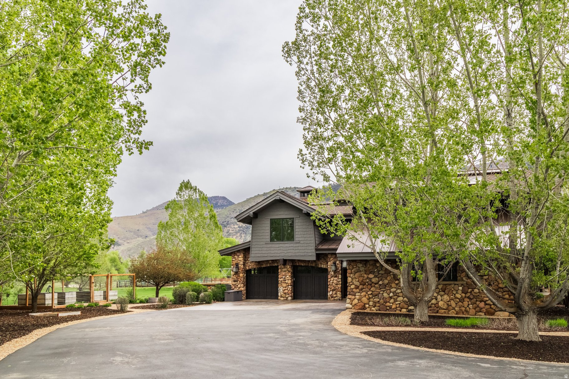 OAKLEY TOWN (BOULDERVILLE) - Residential