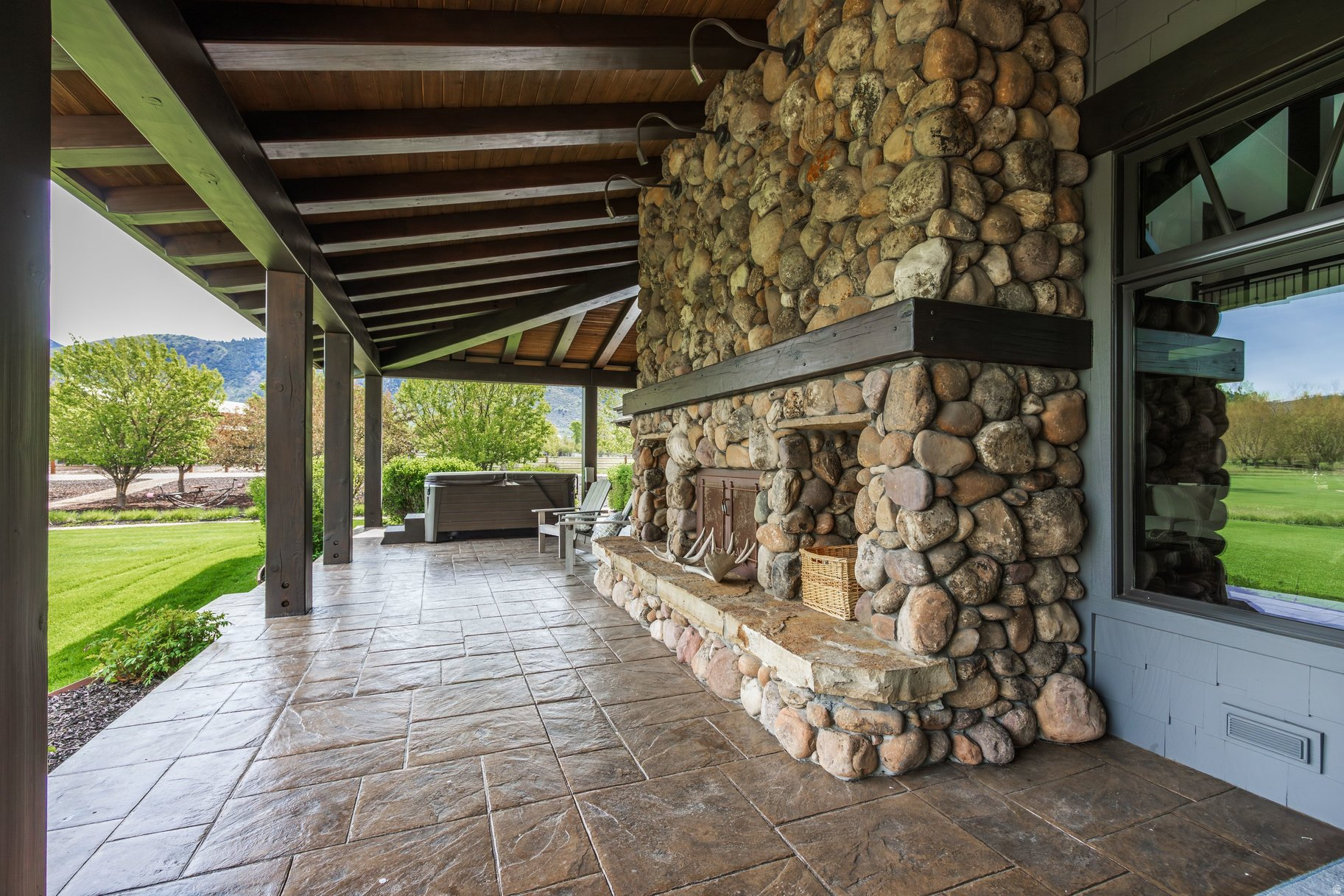 OAKLEY TOWN (BOULDERVILLE) - Residential