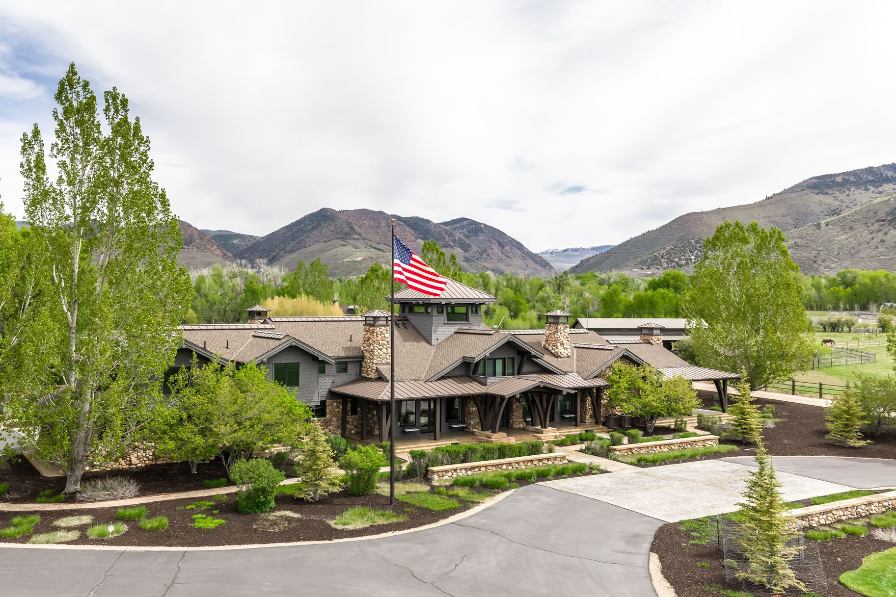 OAKLEY TOWN (BOULDERVILLE) - Residential