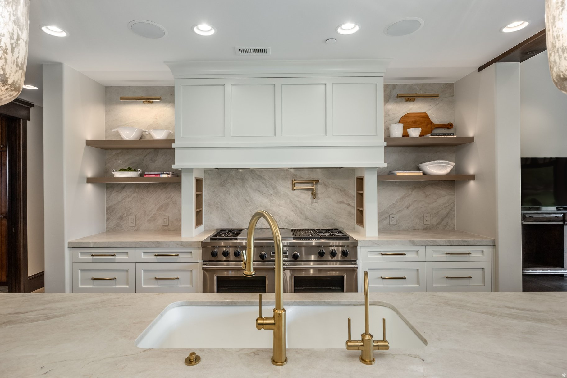 OAKLEY TOWN (BOULDERVILLE) - Residential