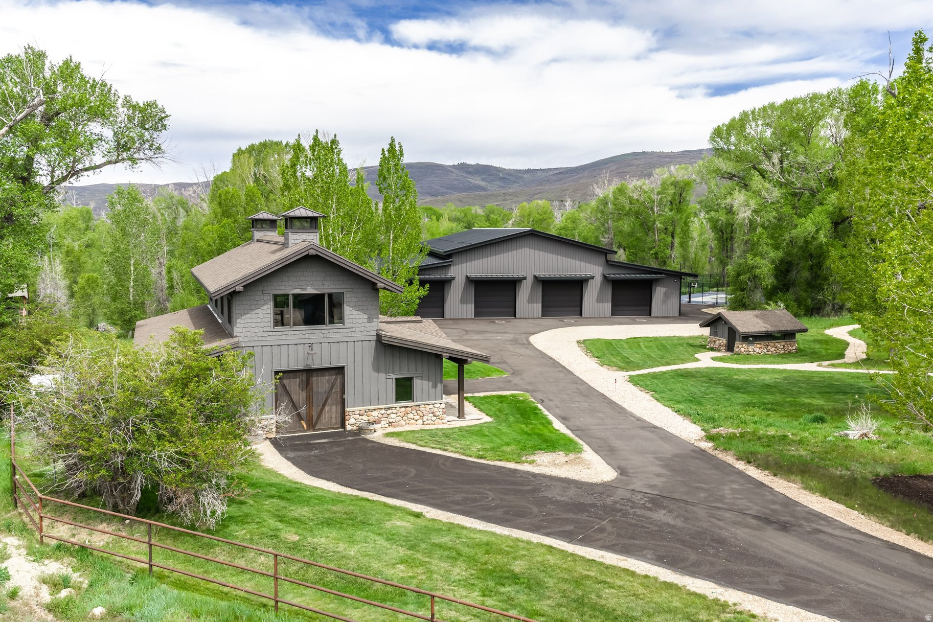 OAKLEY TOWN (BOULDERVILLE) - Residential