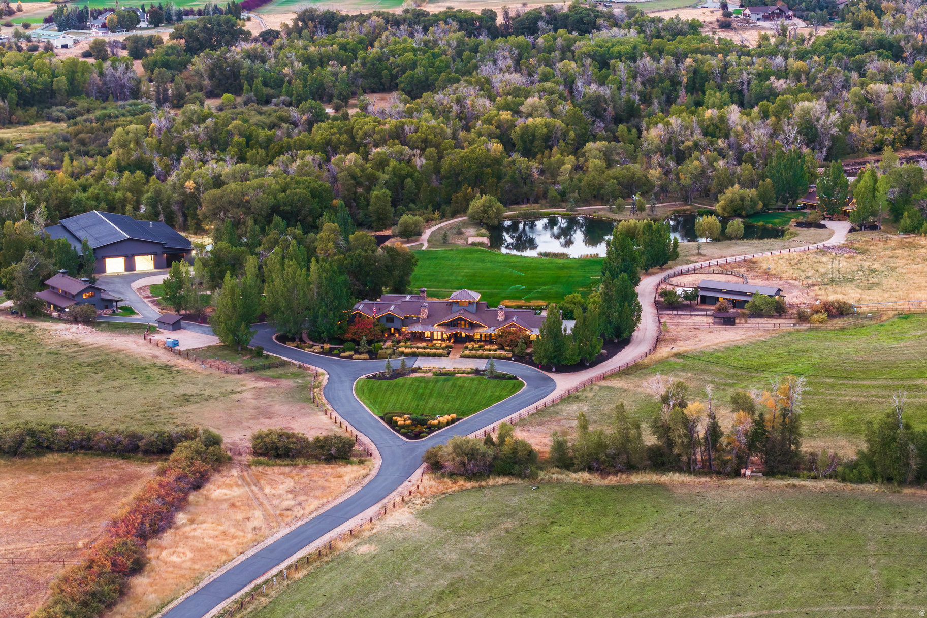 OAKLEY TOWN (BOULDERVILLE) - Residential