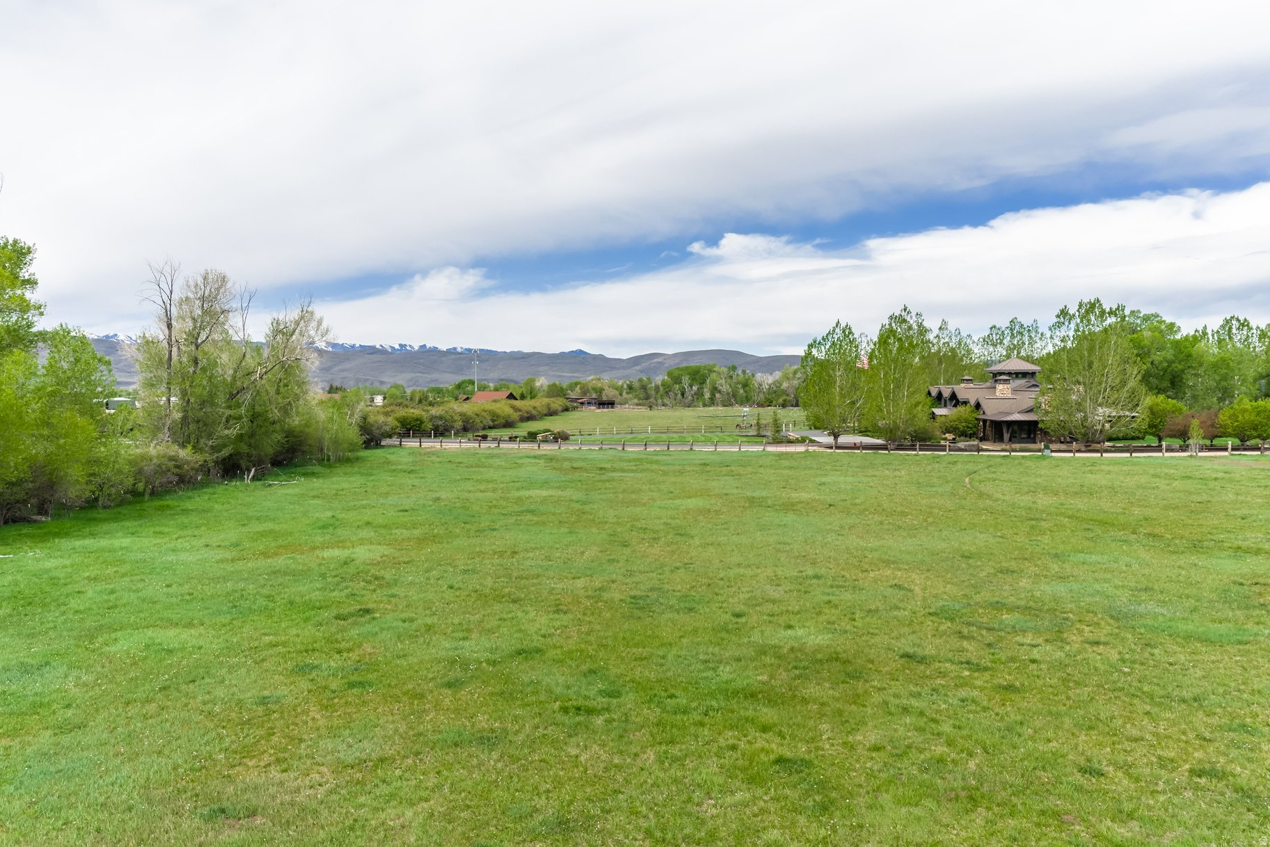 OAKLEY TOWN (BOULDERVILLE) - Residential