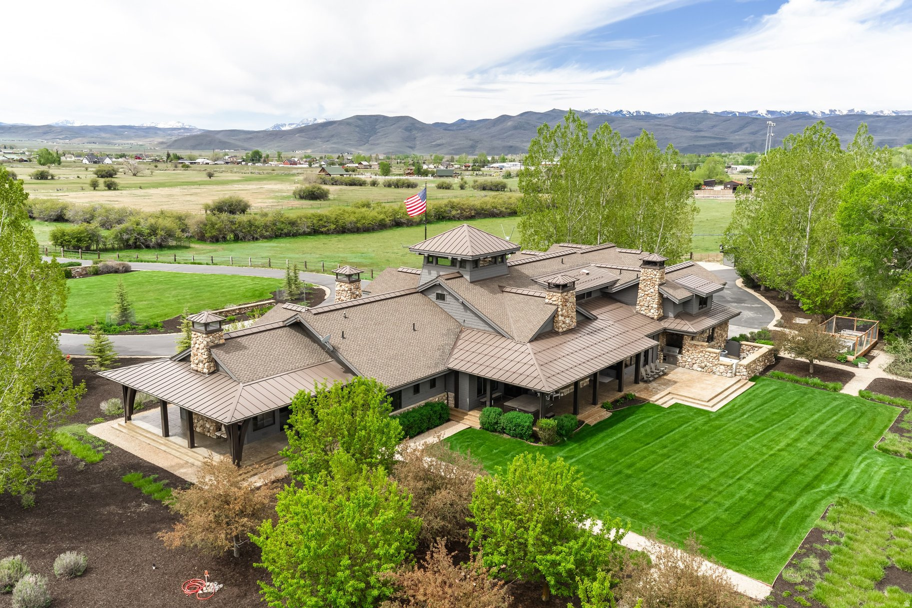 OAKLEY TOWN (BOULDERVILLE) - Residential