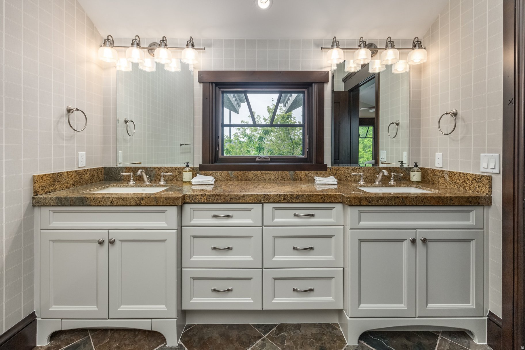 OAKLEY TOWN (BOULDERVILLE) - Residential