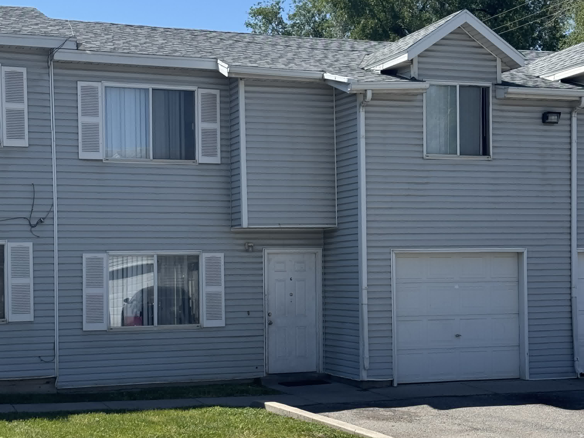 This is the only 4 bedroom 2 bathroom, 1 car garage townhome with a yard available in all of Salt Lake County.  Priced well below market due to 1031 time frame.  Home needs updating but it is clean and area is nice.  This is all about being able to purchase a home for 300k and put some sweat equity into it.  Most recent comparable sales are 350k and 365k.