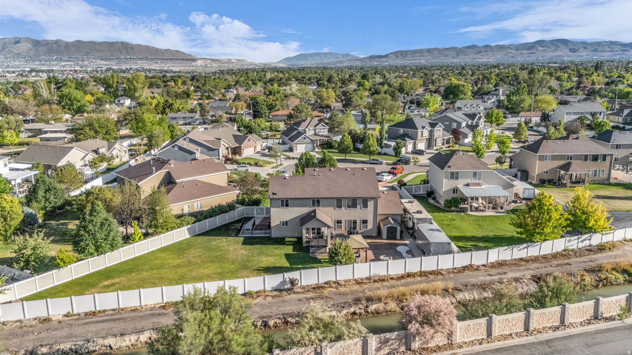 MEADOWS - Residential