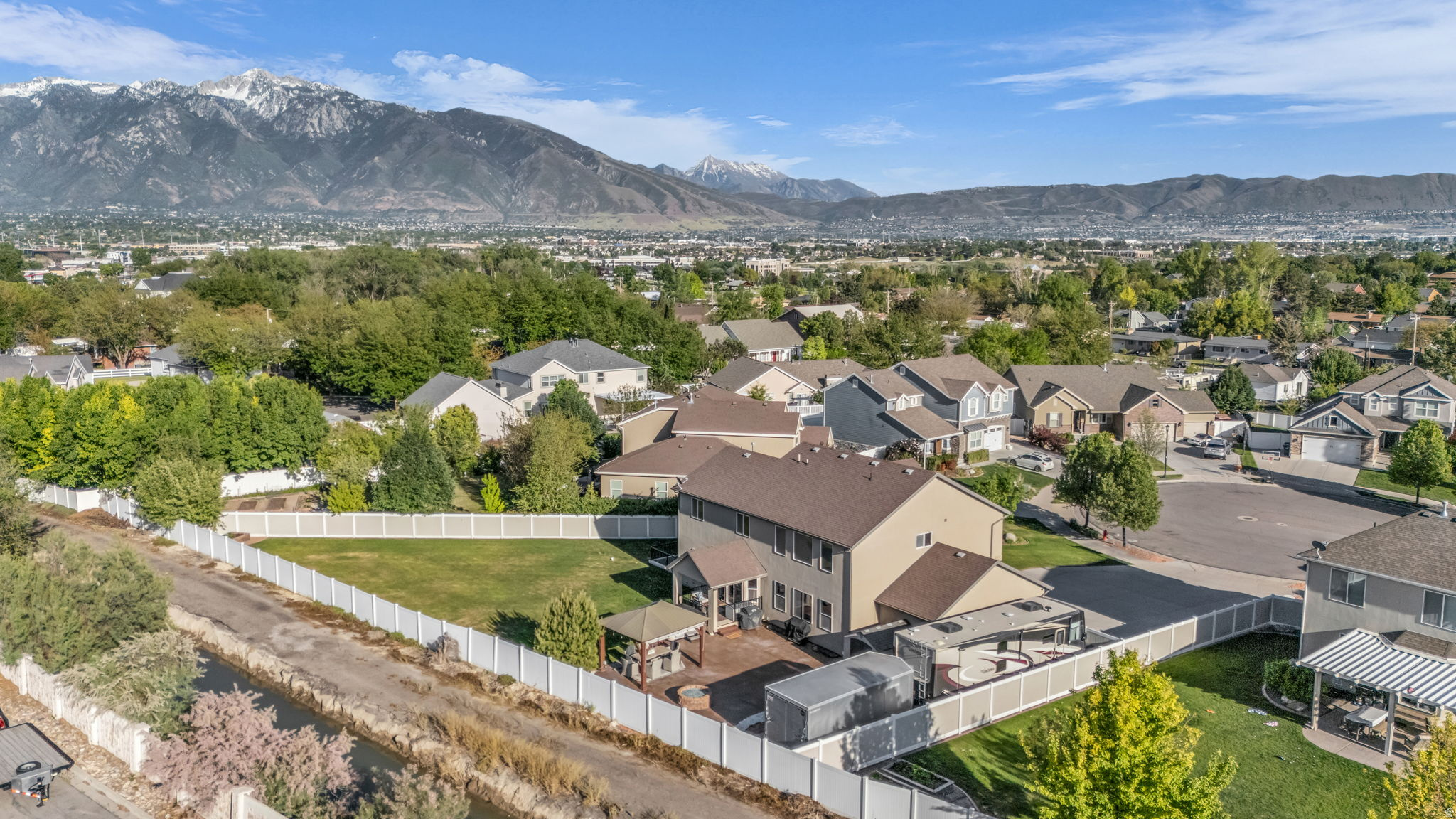 MEADOWS - Residential