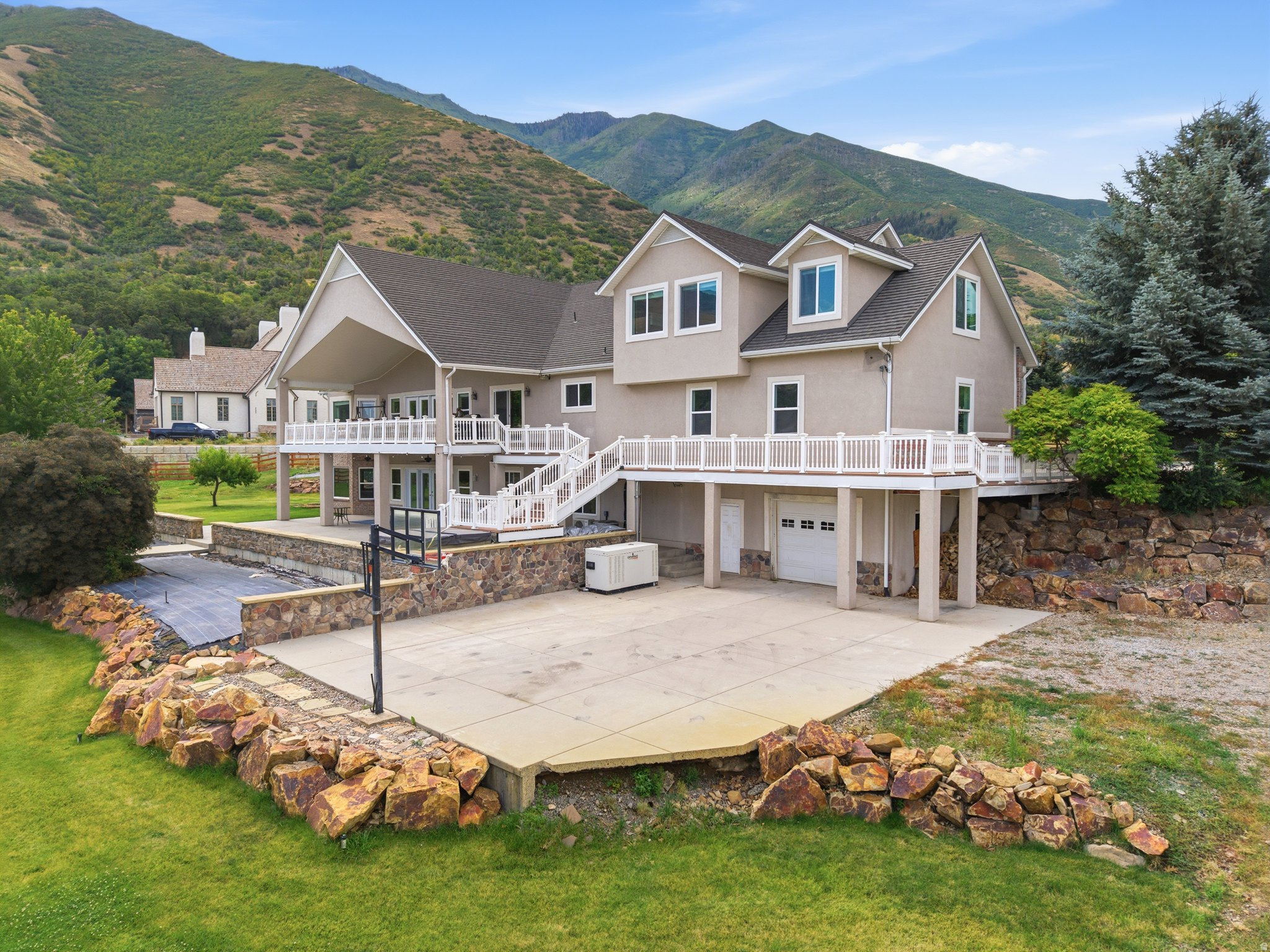 MAPLETON POND - Residential