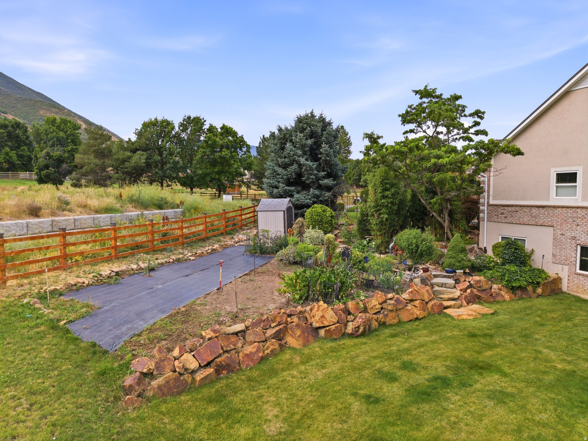 MAPLETON POND - Residential