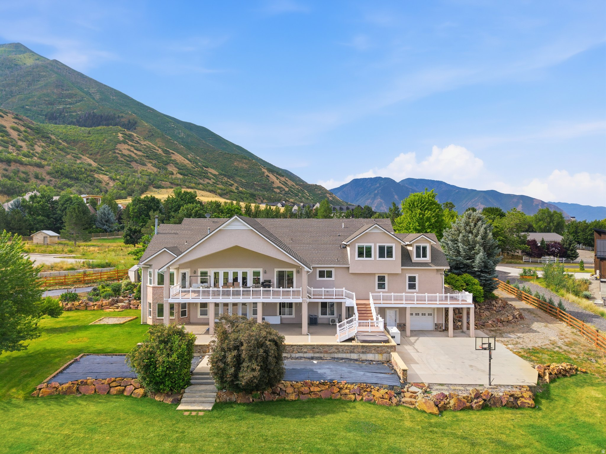 MAPLETON POND - Residential