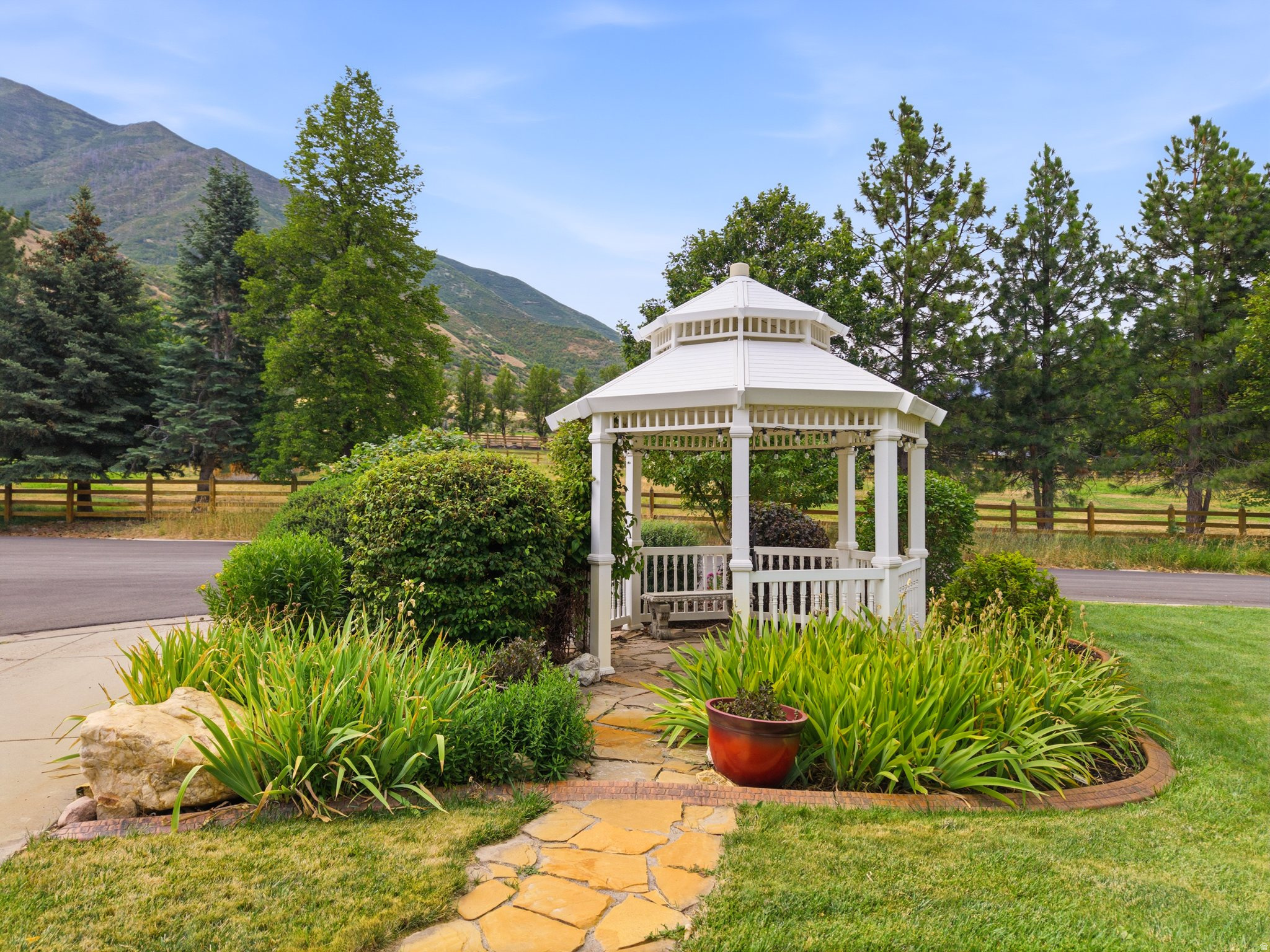 MAPLETON POND - Residential