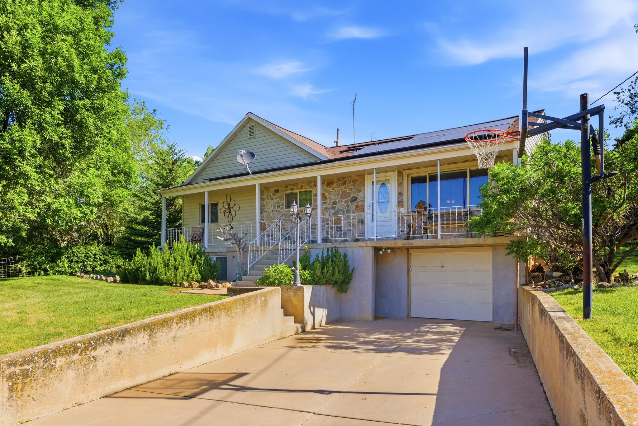 This beautiful Pleasant View home features 3 bedrooms and 2 baths, along with a stunning kitchen and inviting living areas. Situated on a spacious 1/2-acre lot, the property offers amazing landscaping, a beautiful patio, and breathtaking mountain views. The backyard is truly a private sanctuary - perfect for relaxing or entertaining. Don't miss the opportunity to make this wonderful home yours