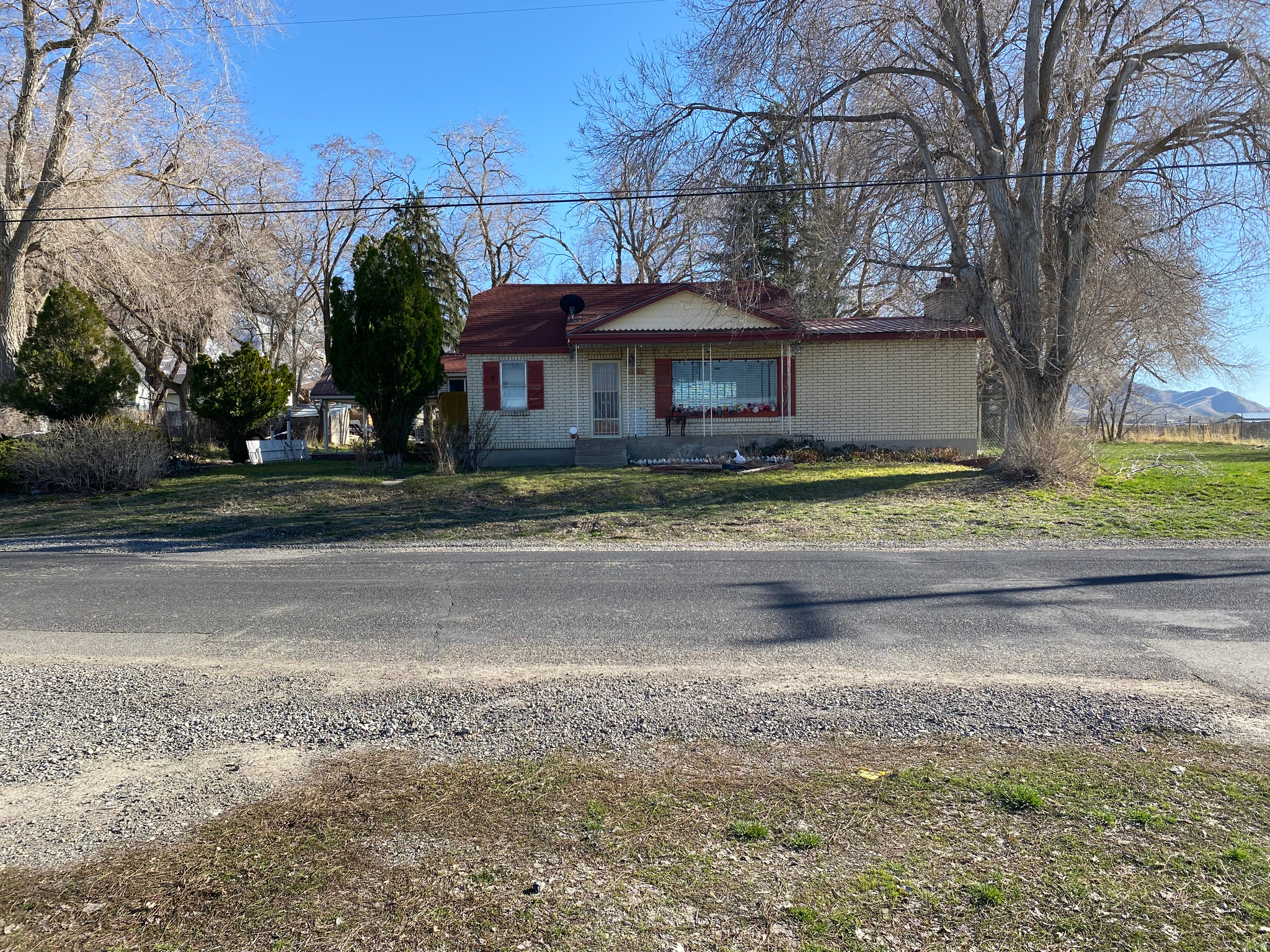 It is up to the buyer to confirm total square footage, water rights, total acreage and zoning.